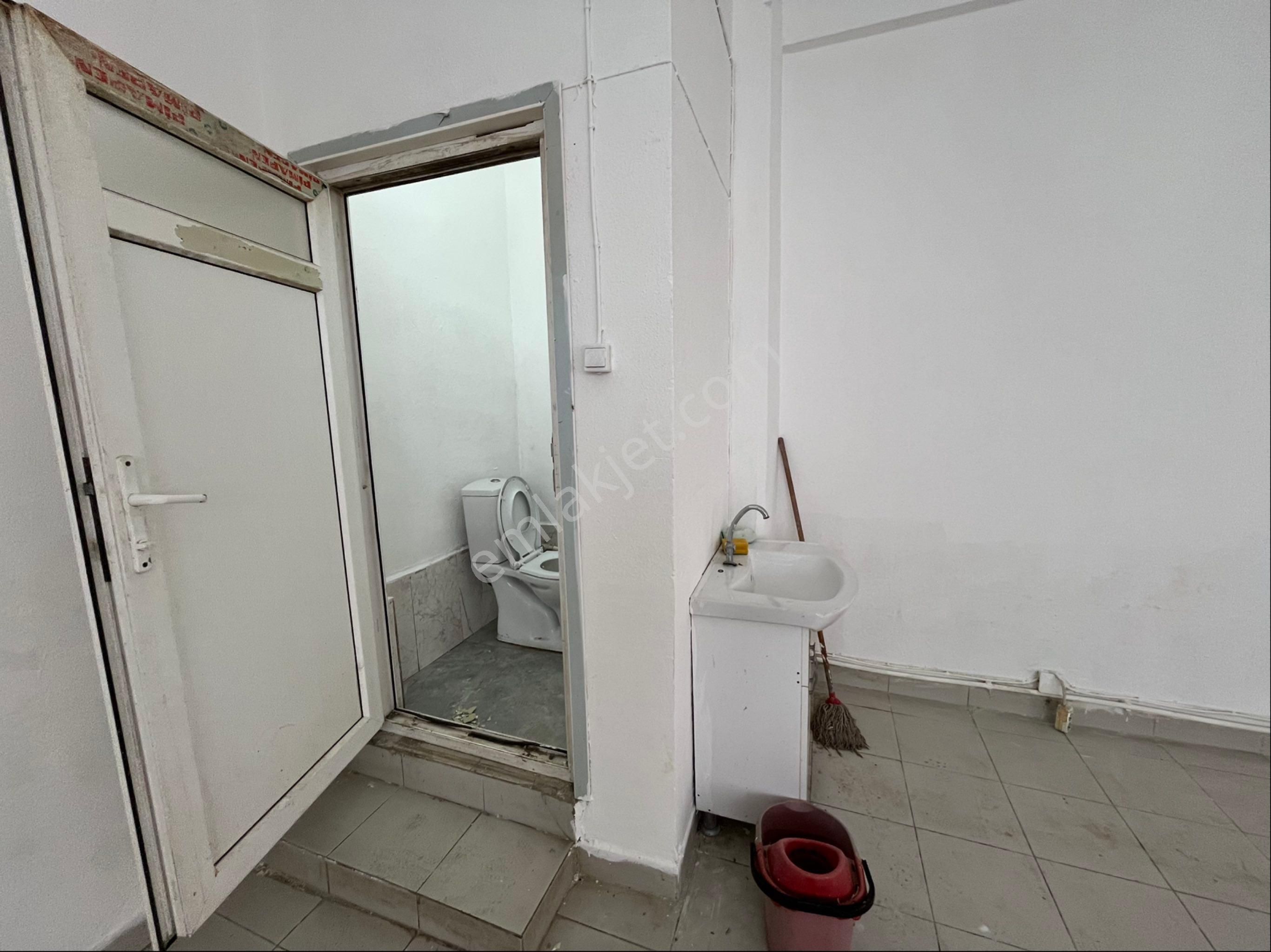 Loft Tan Sefaköy Merkezde Cadde Üzeirinde Wc Li 75m2 Kiralık Dükkan - Görsel 10