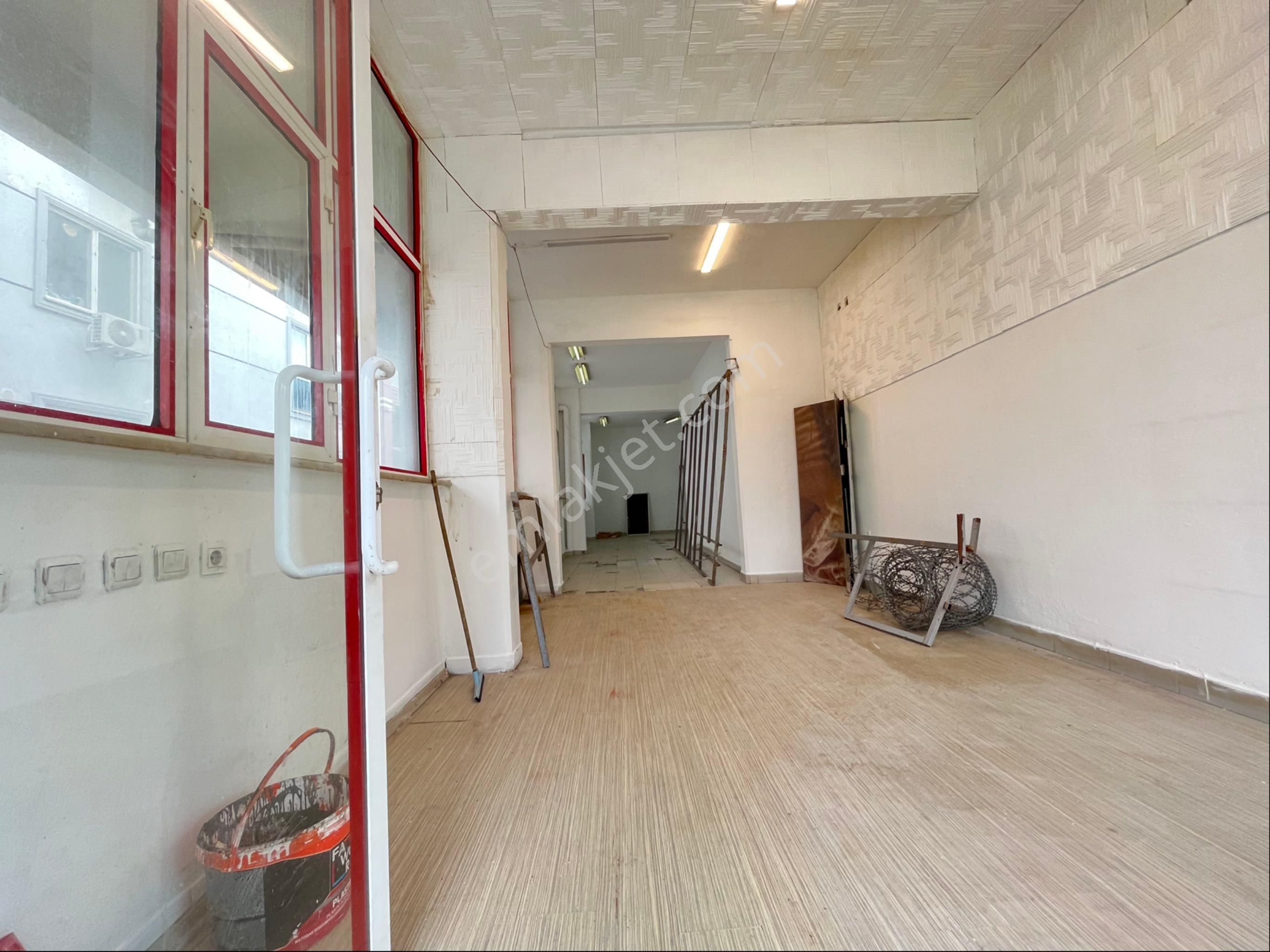 Loft Tan Sefaköy Merkezde Cadde Üzeirinde Wc Li 75m2 Kiralık Dükkan - Görsel 4