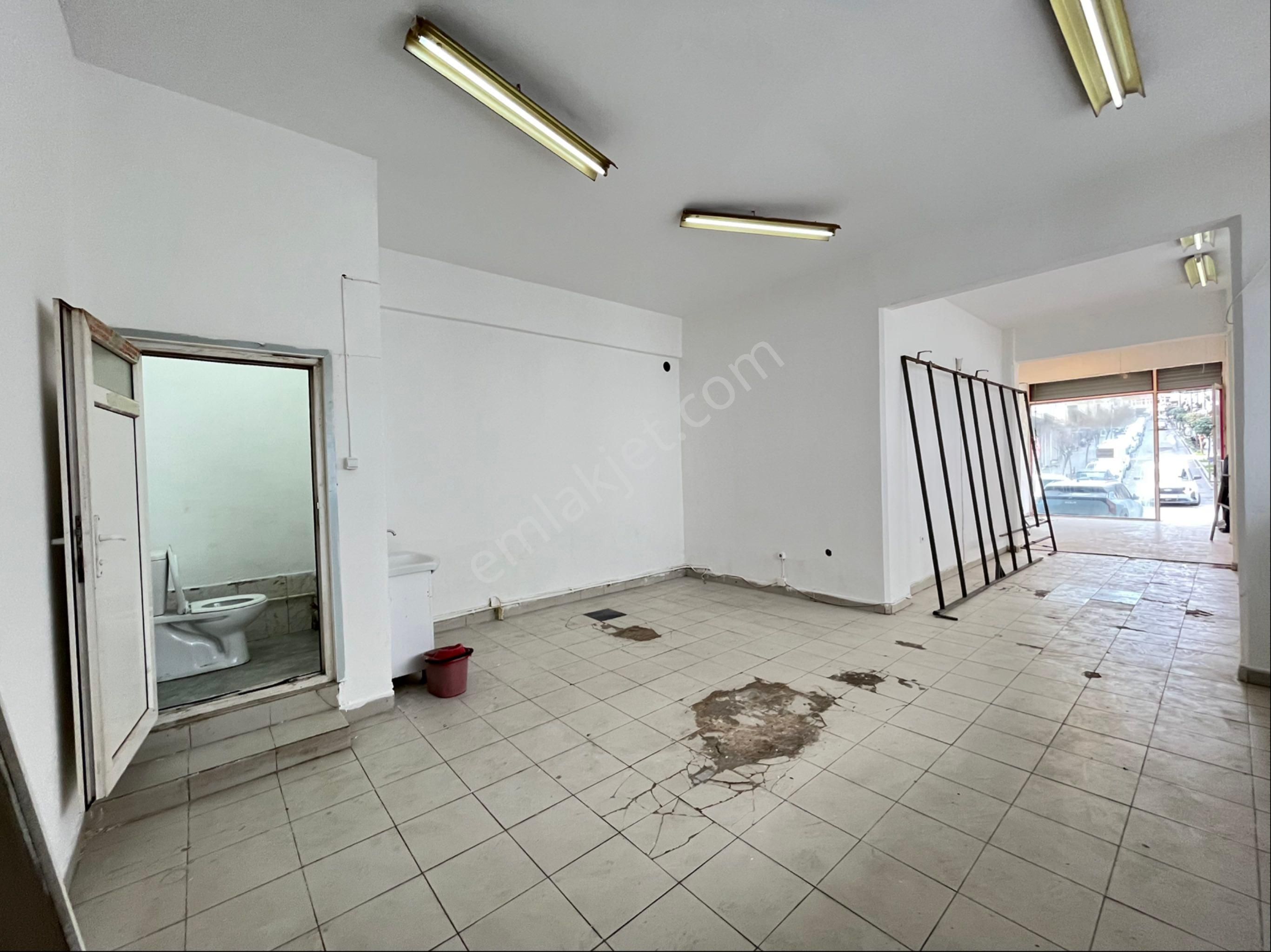 Loft Tan Sefaköy Merkezde Cadde Üzeirinde Wc Li 75m2 Kiralık Dükkan