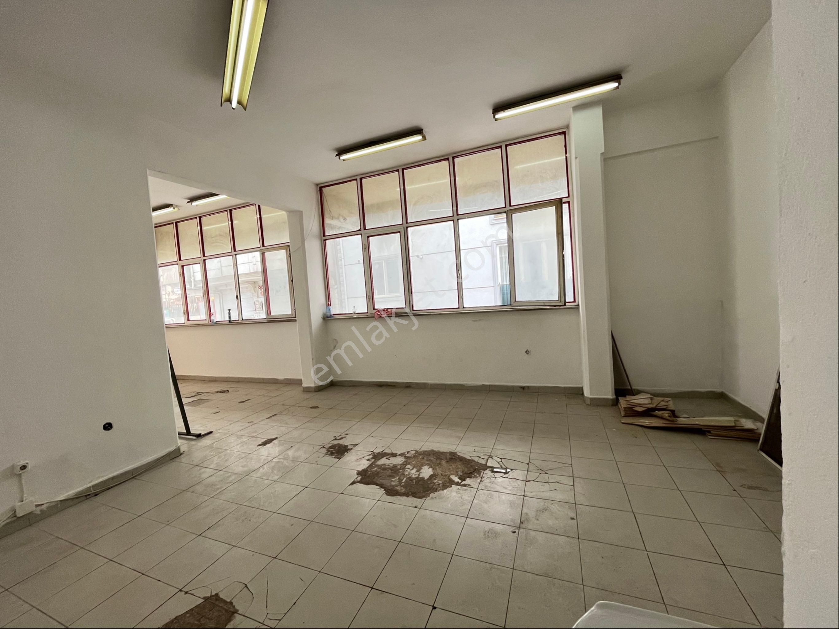 Loft Tan Sefaköy Merkezde Cadde Üzeirinde Wc Li 75m2 Kiralık Dükkan - Görsel 9