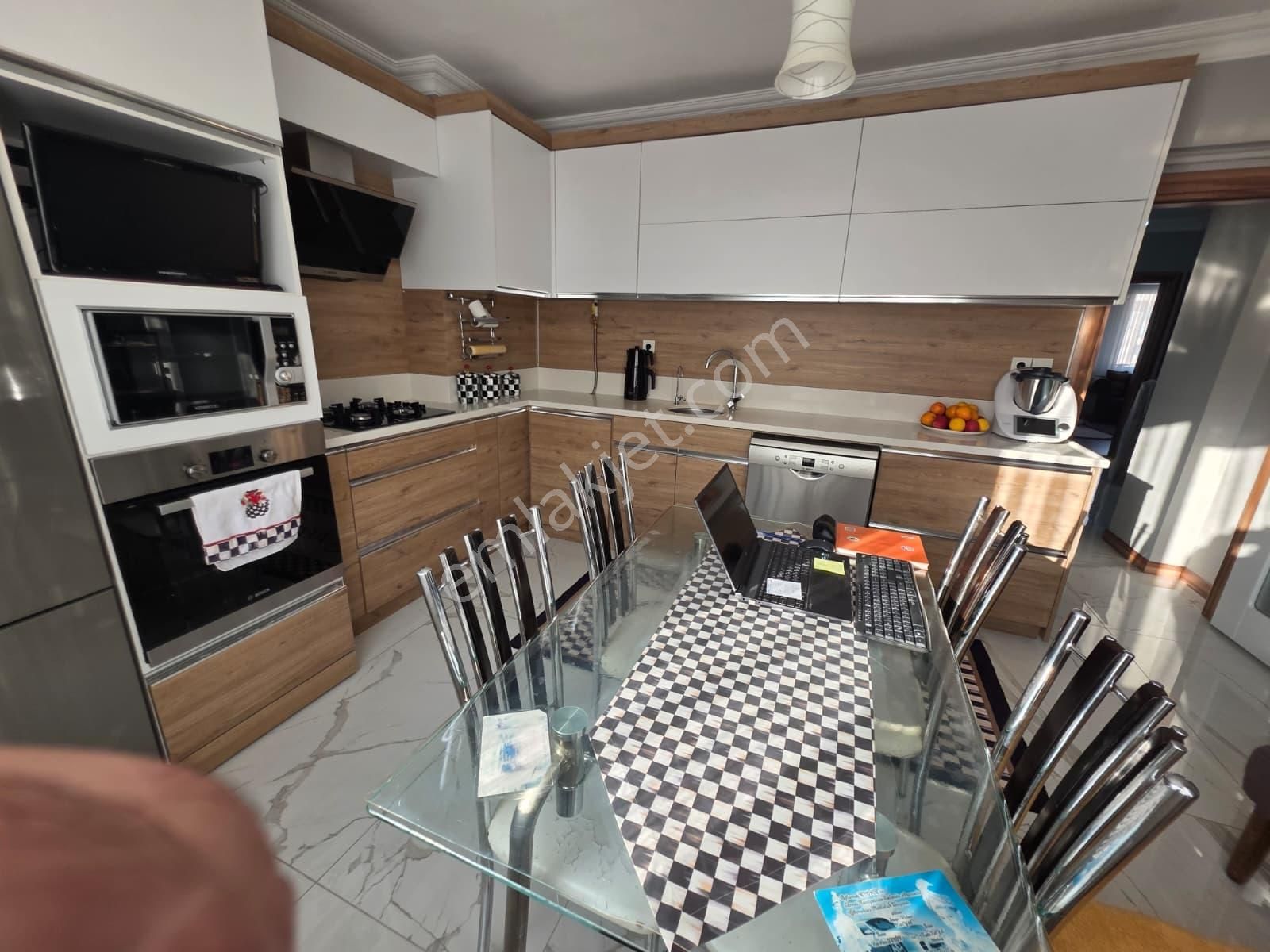 İnceoğlundan Cumhuriyet'te Kiralık 3+1 Temiz Bakımlı Daire - Görsel 2