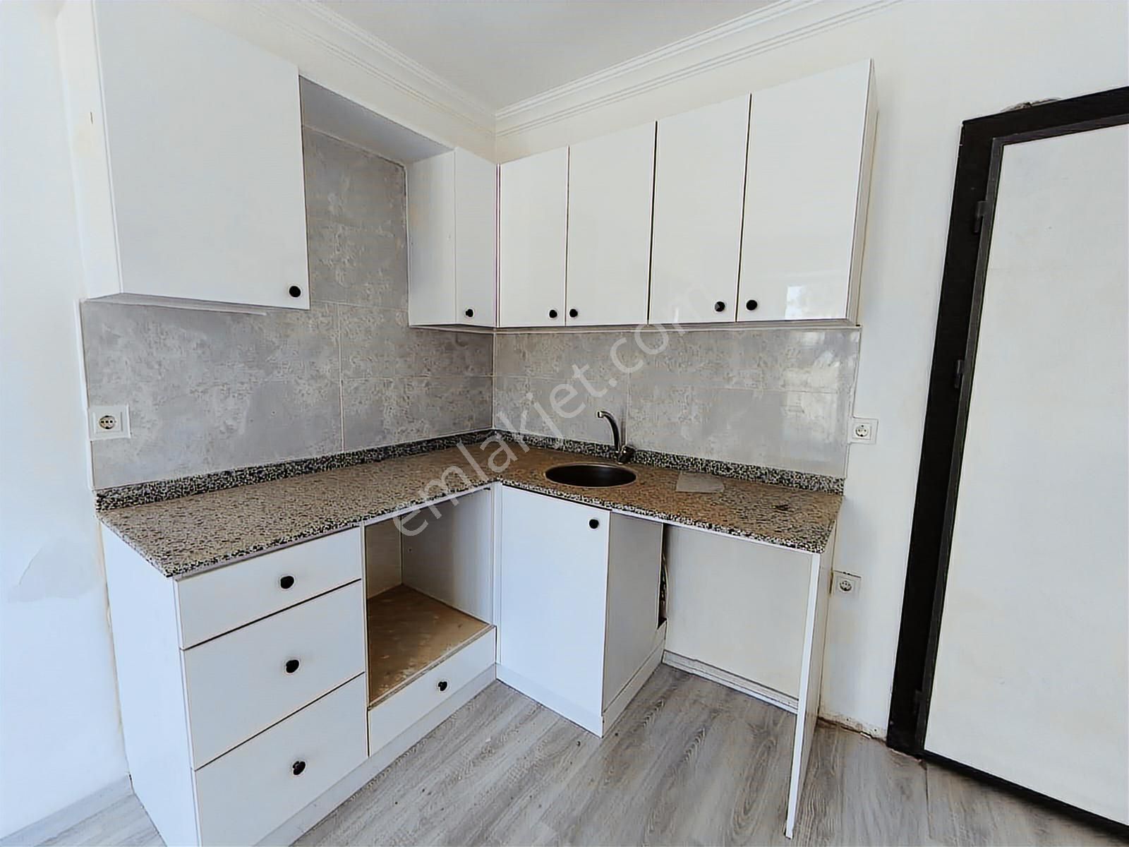 Yenifoça'da Satılık Oturuma Hazır Ruhsatlı 1+1 - Görsel 9