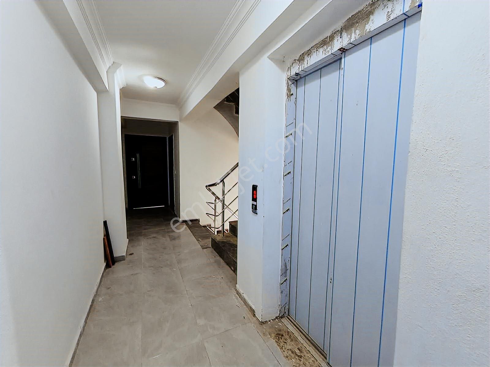 Yenifoça'da Satılık Oturuma Hazır Ruhsatlı 1+1 - Görsel 4