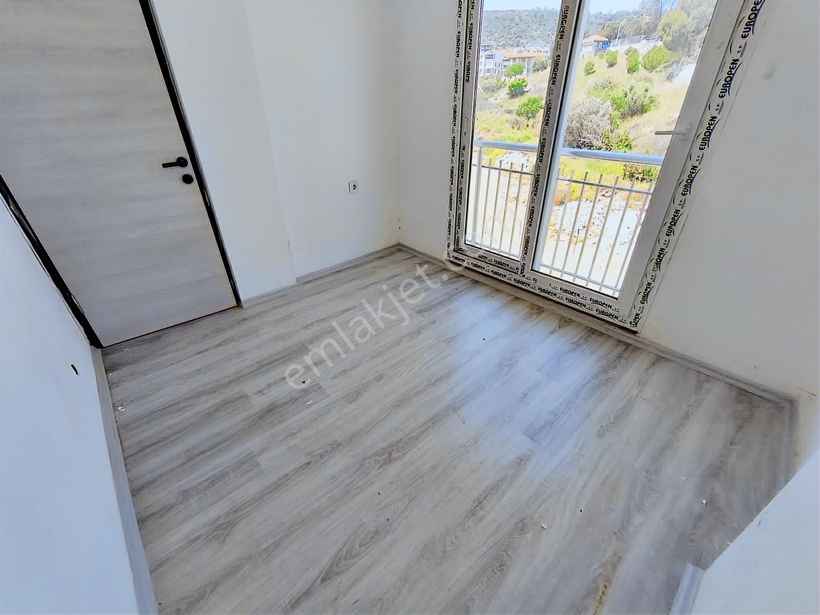 Yenifoça'da Satılık Oturuma Hazır Ruhsatlı 1+1 - Görsel 12