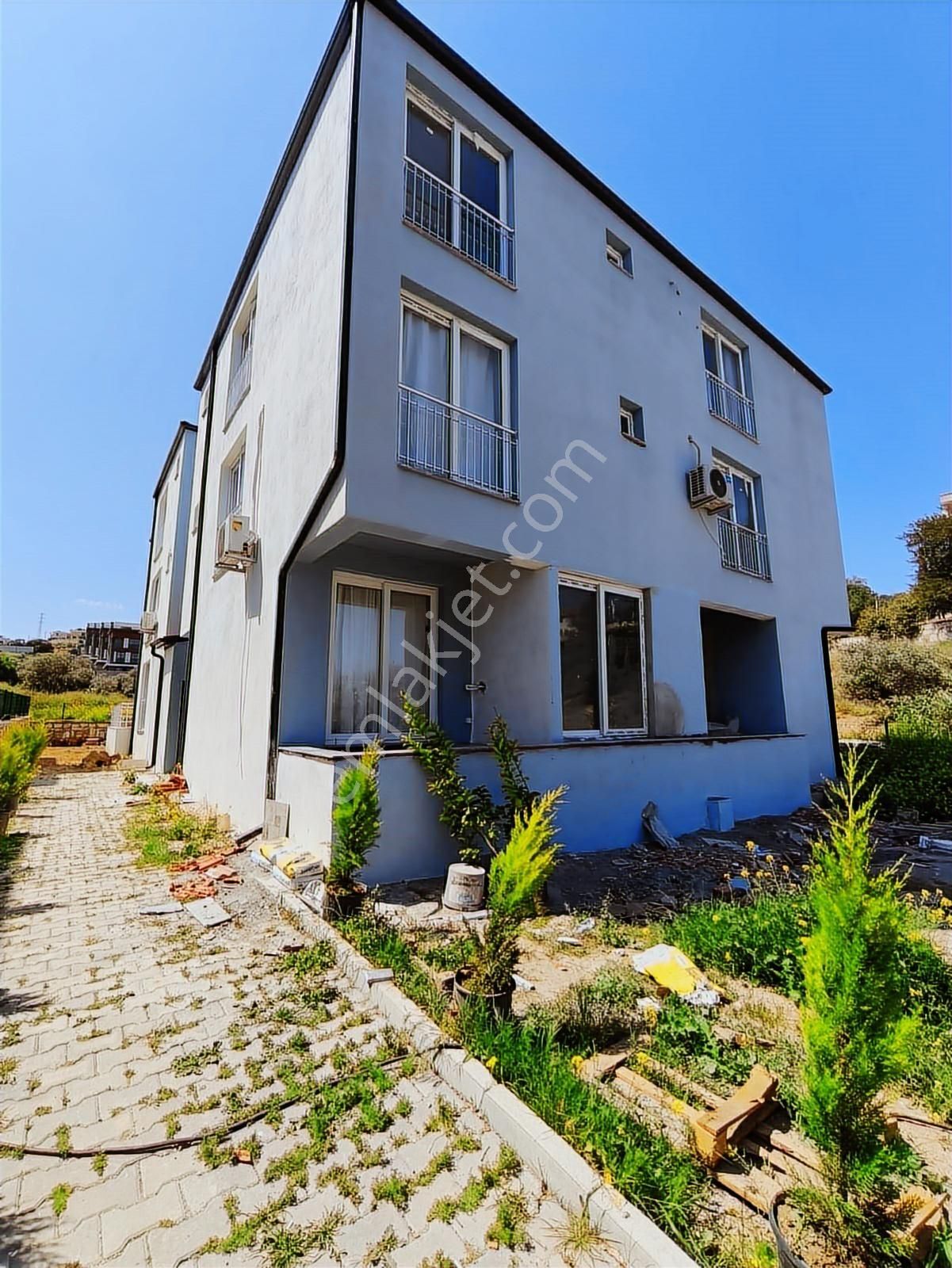 Yenifoça'da Satılık Oturuma Hazır Ruhsatlı 1+1 - Görsel 3