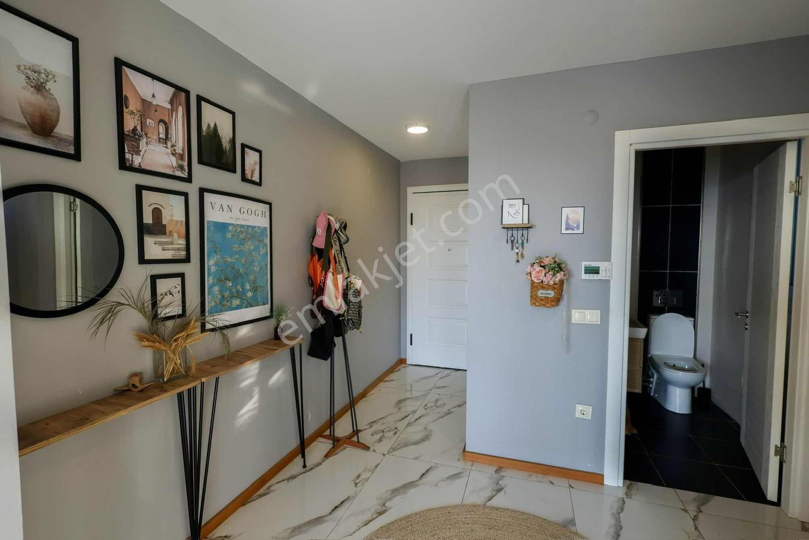 Güzelbahçe'de Havuzlu, Deniz Manzaralı Kiralık Tripleks Villa - Görsel 3