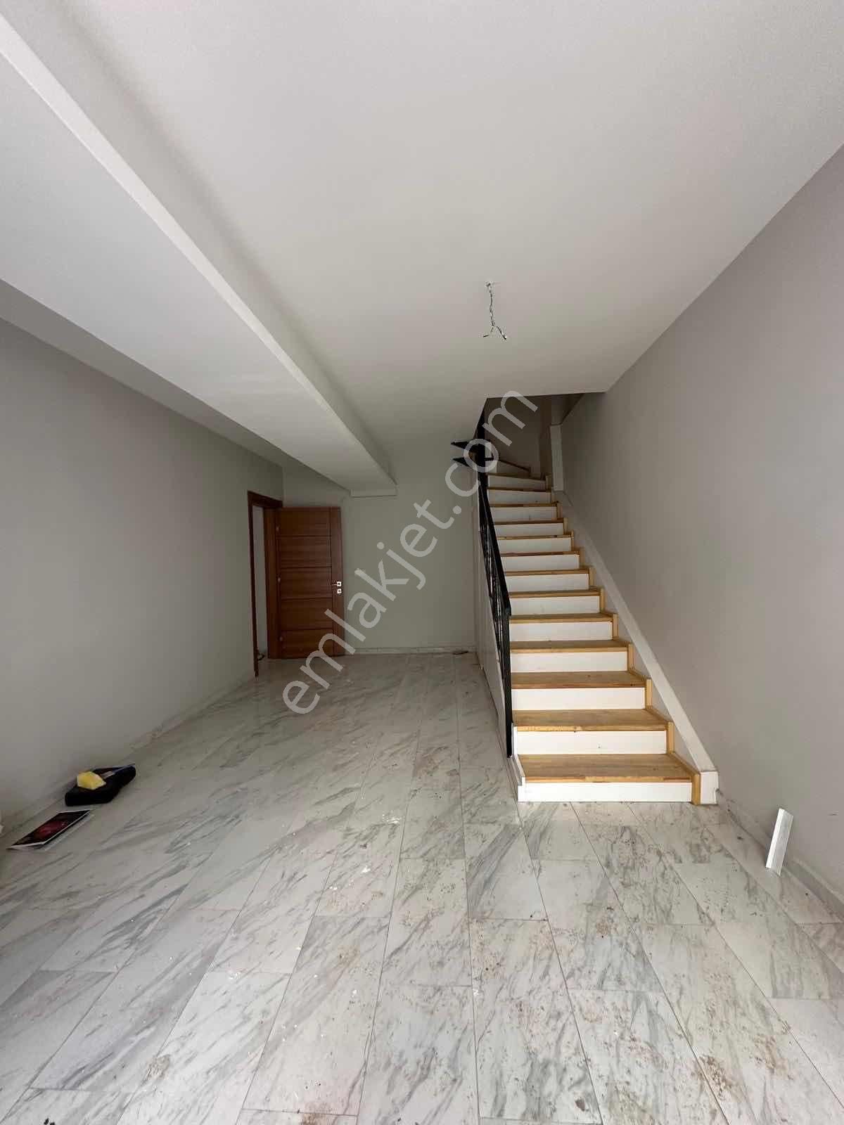 Forum Bornava Yakını 40.000 Tl Kira Getirili Krediye Uygun Lüx