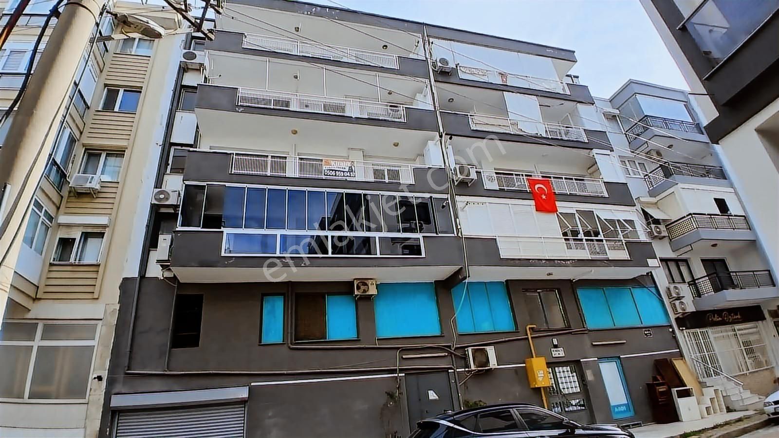 Yalı Mahallesinde Merkezi Konumda Geniş 3+1 Satılık Daire