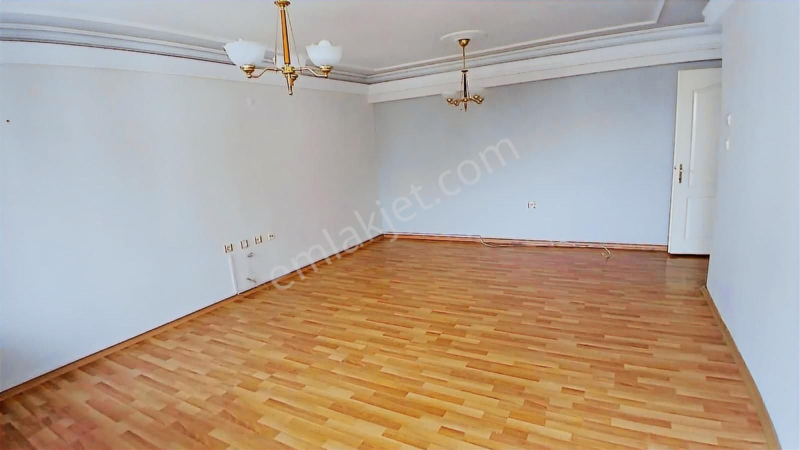 Yalı Mahallesinde Merkezi Konumda Geniş 3+1 Satılık Daire - Görsel 2