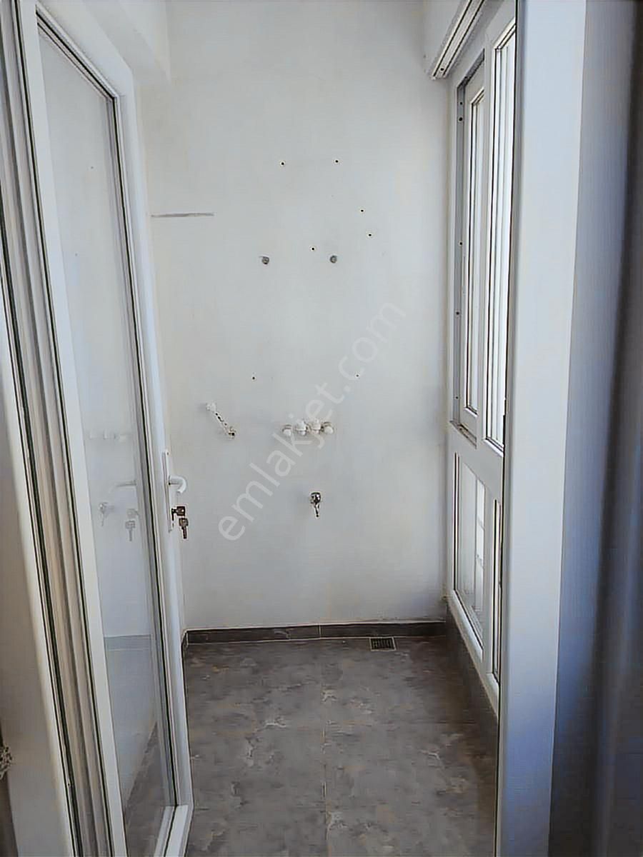 Bornova Mevlana Mahallesi'nde Kiralık Doğal Gazlı Daire - Görsel 2