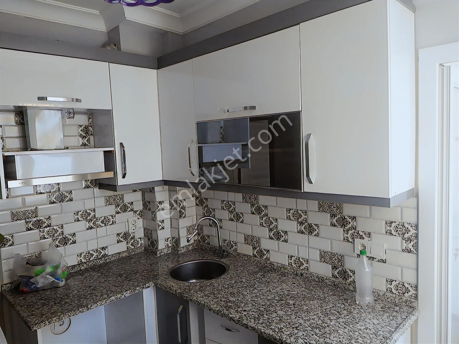 Bornova Mevlana Mahallesi'nde Kiralık Doğal Gazlı Daire