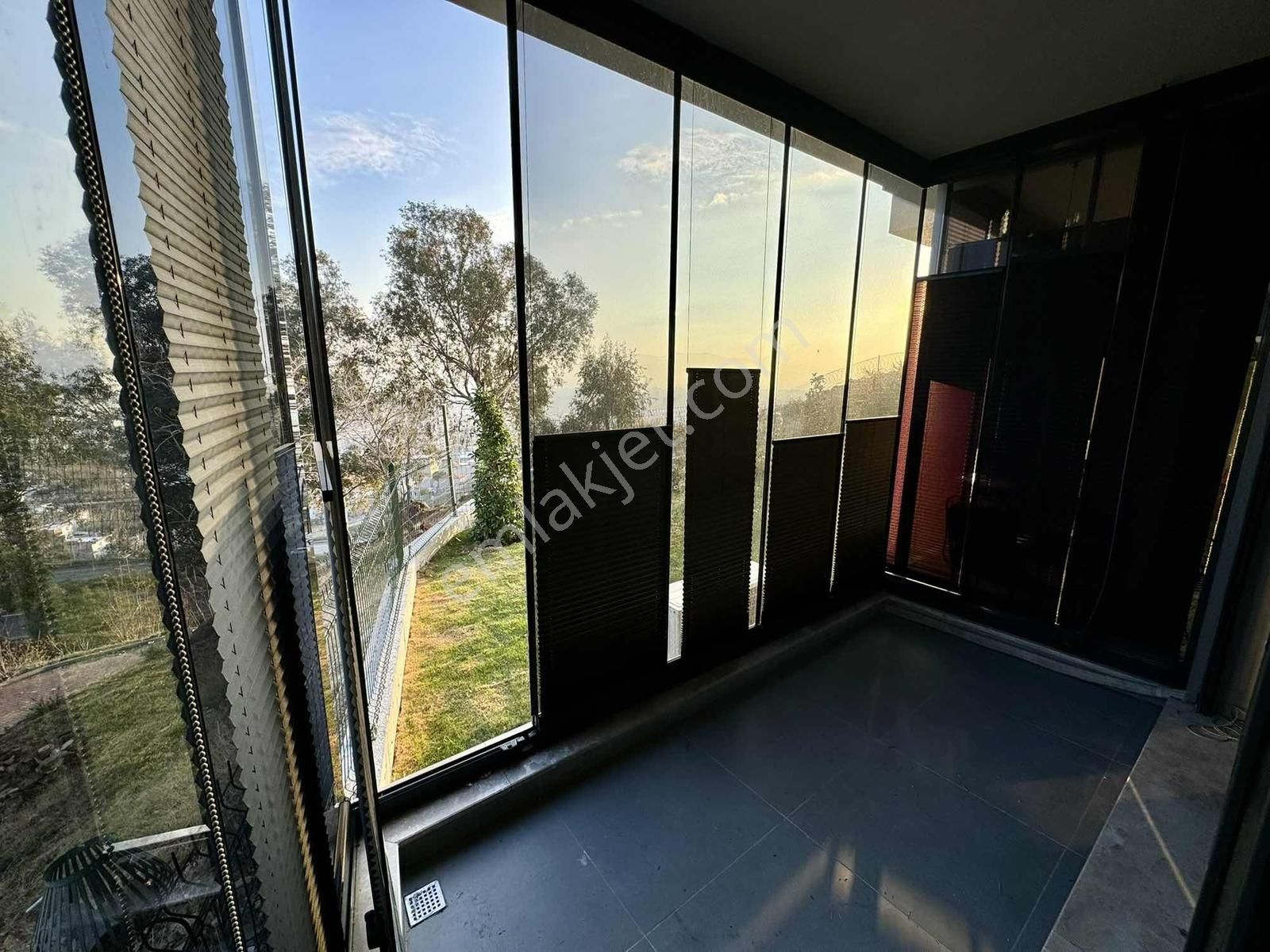 Fırsat Bayraklı'da Merkezi Konum Bahçeli Yatırımlık Daire - Görsel 2