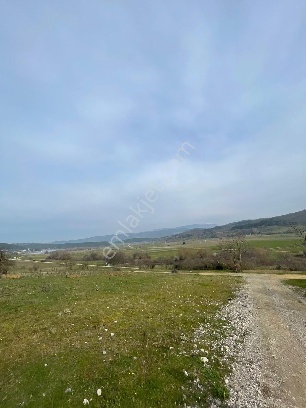 Dağyenice Göl Manzaralı Hobi Bahçesine Uygun Satılık Tarla - Görsel 10