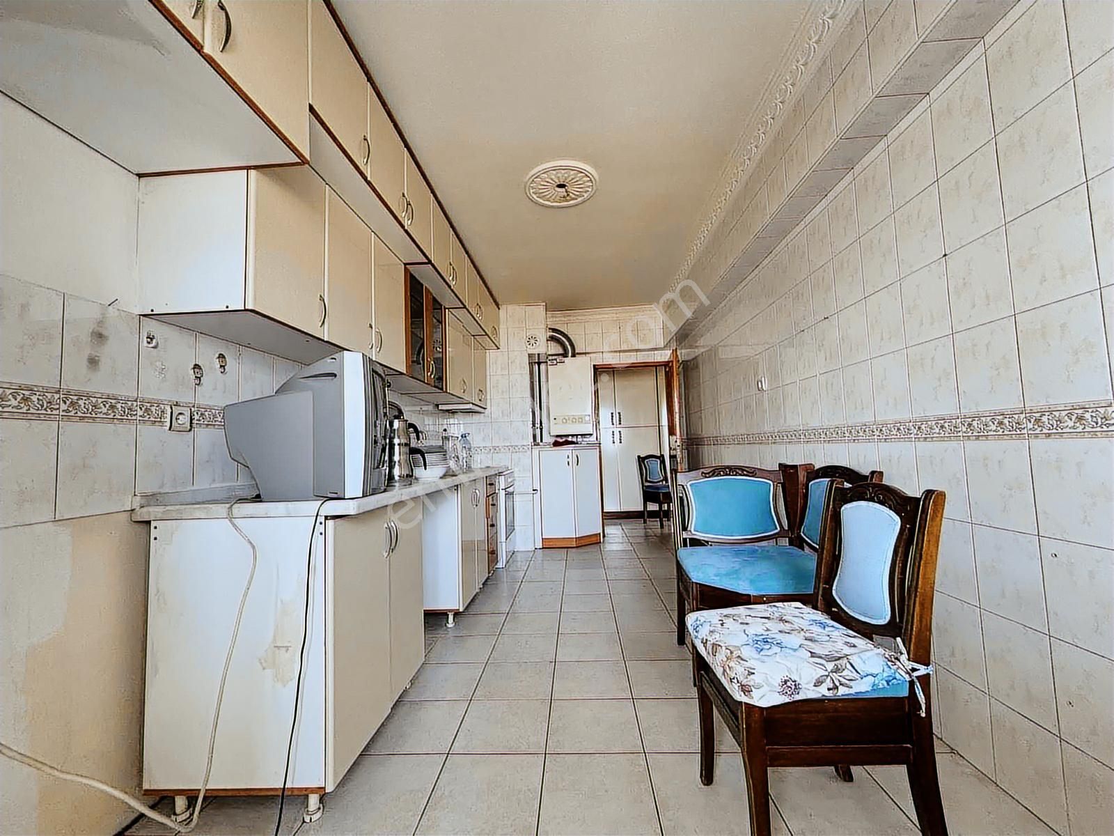 Şentürk Gayrimenkul'den**karapürçek Cadde Üzeri**3+1 - Görsel 2