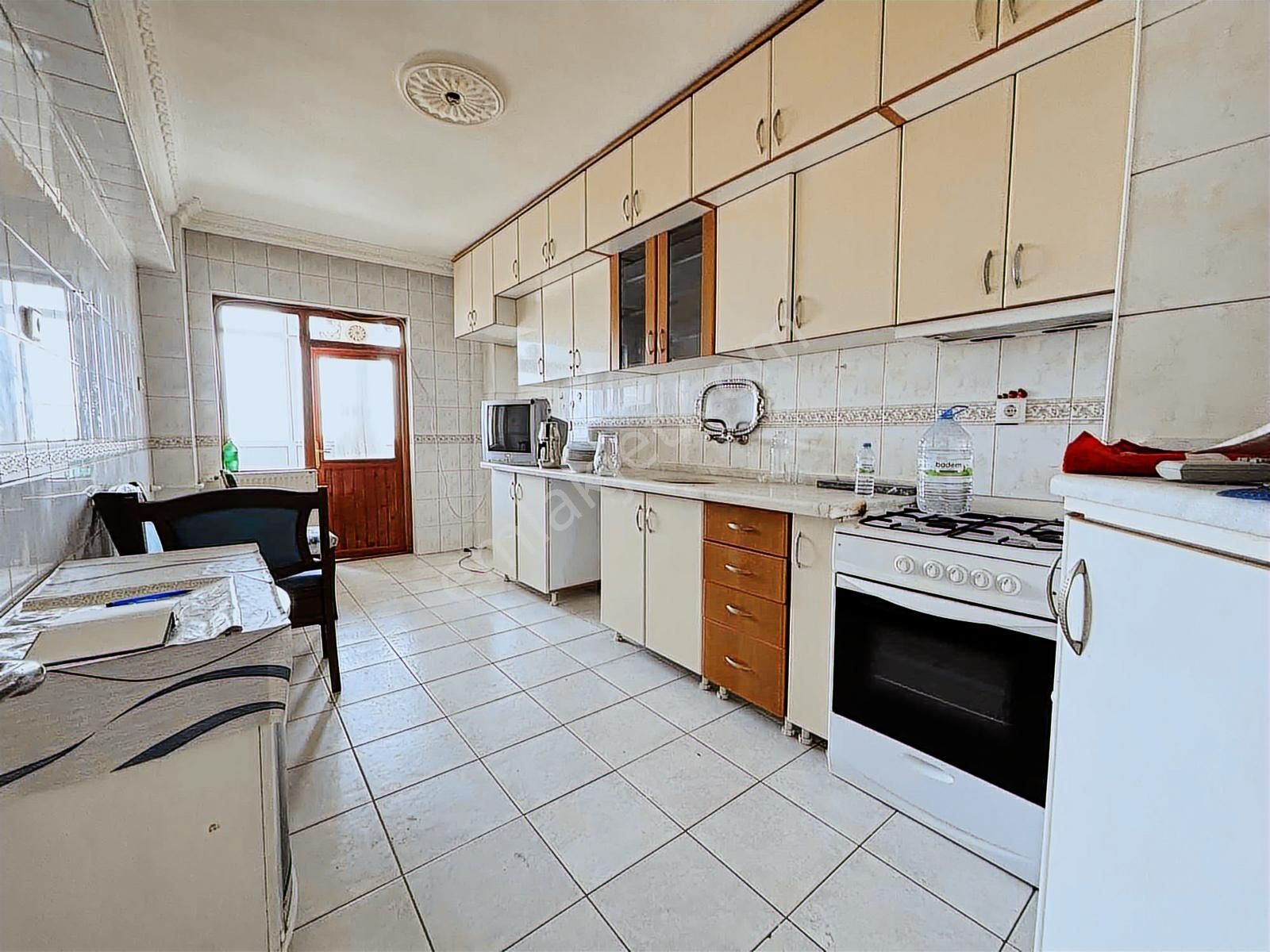 Şentürk Gayrimenkul'den**karapürçek Cadde Üzeri**3+1 - Görsel 3