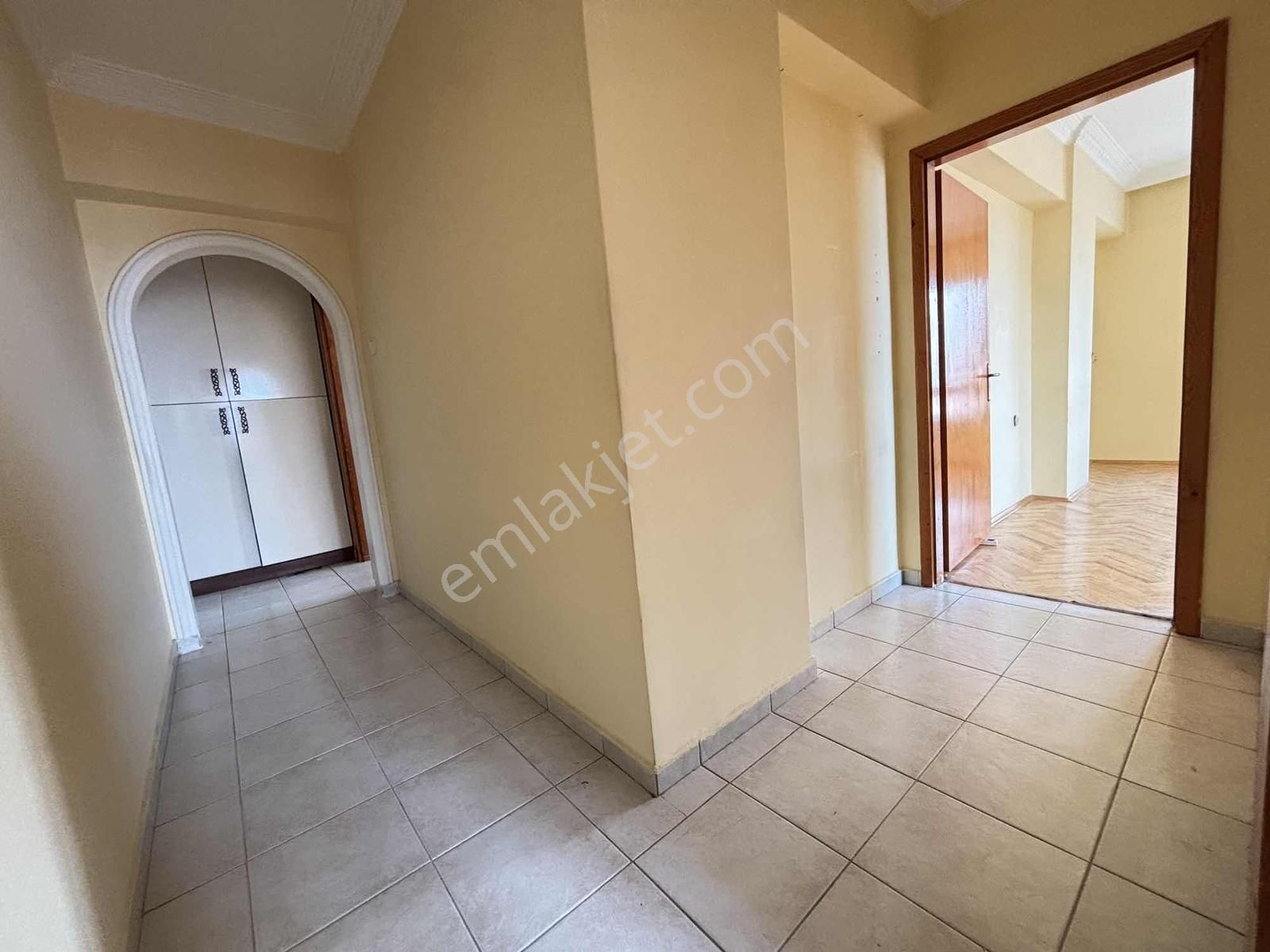 Şentürk Gayrimenkul'den**karapürçek Cadde Üzeri**3+1 - Görsel 5