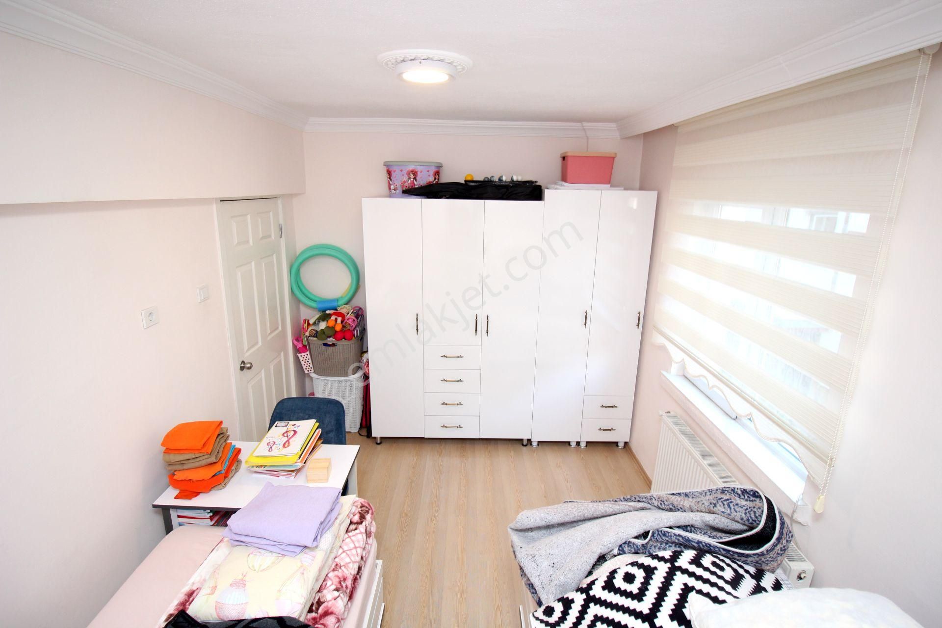 Emre Emlaktan Selçuklu Mahallesinde Yapılı Masrafsız 3+1 Satılık Daire - Görsel 11