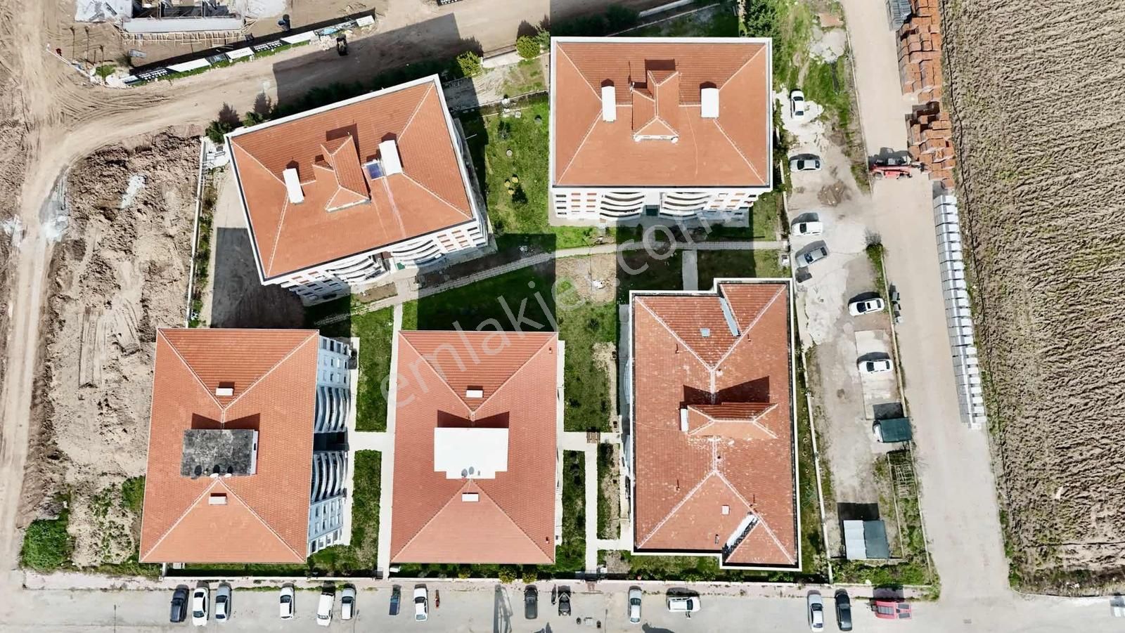 Altınova'da Site İçerisinde Kısmen Eşyalı 1+1 Satılık Daire - Görsel 5