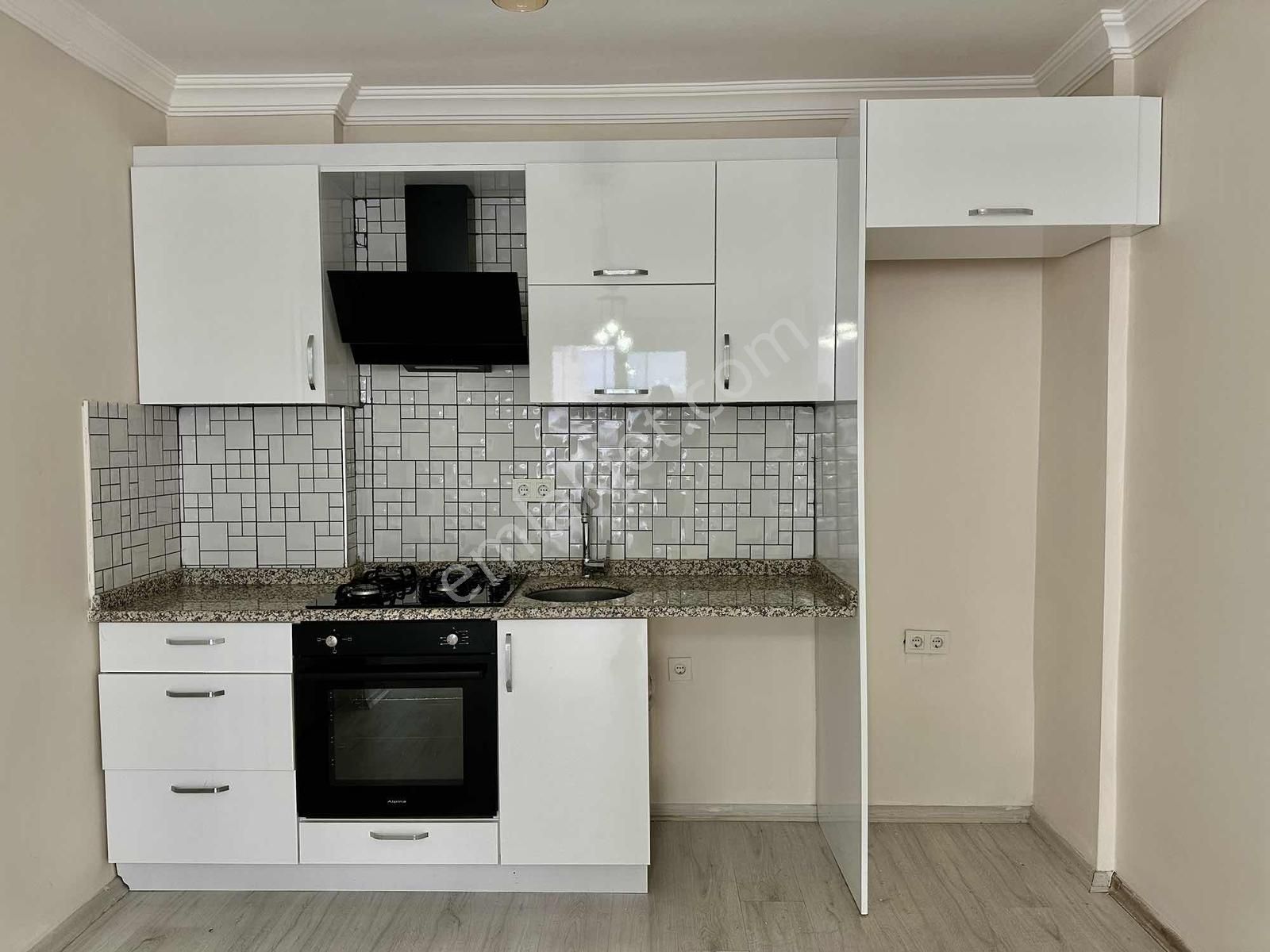Altınova'da Site İçerisinde Kısmen Eşyalı 1+1 Satılık Daire - Görsel 14