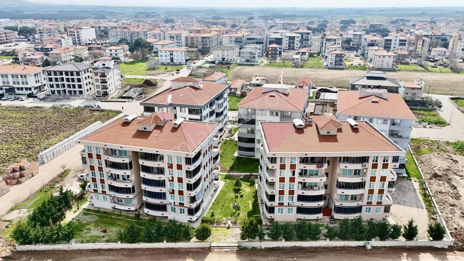 Altınova'da Site İçerisinde Kısmen Eşyalı 1+1 Satılık Daire - Görsel 4