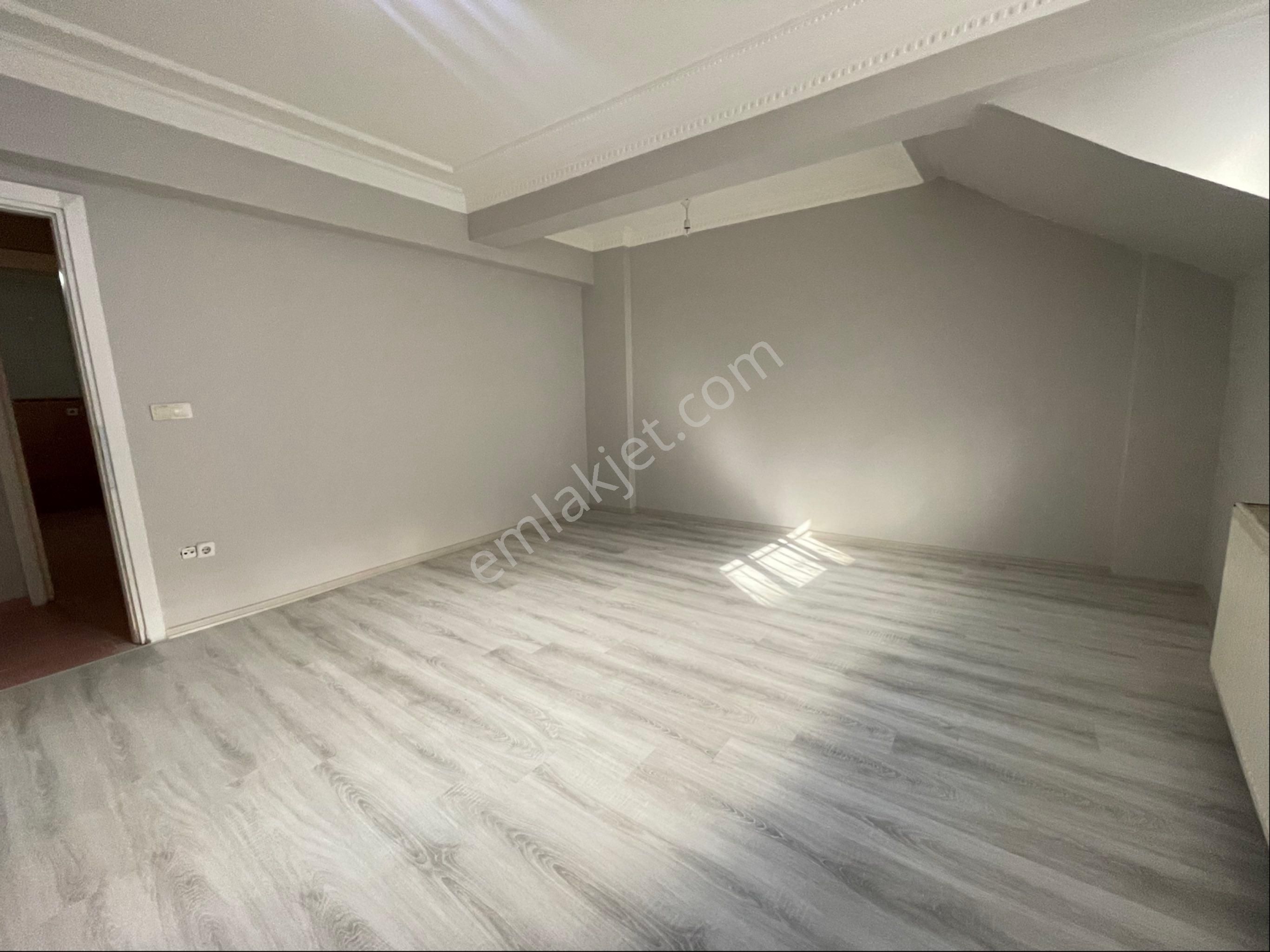 Fatih Fevzipaşa Cad. Yakın 2010 Yapımı 2+1 - Görsel 3