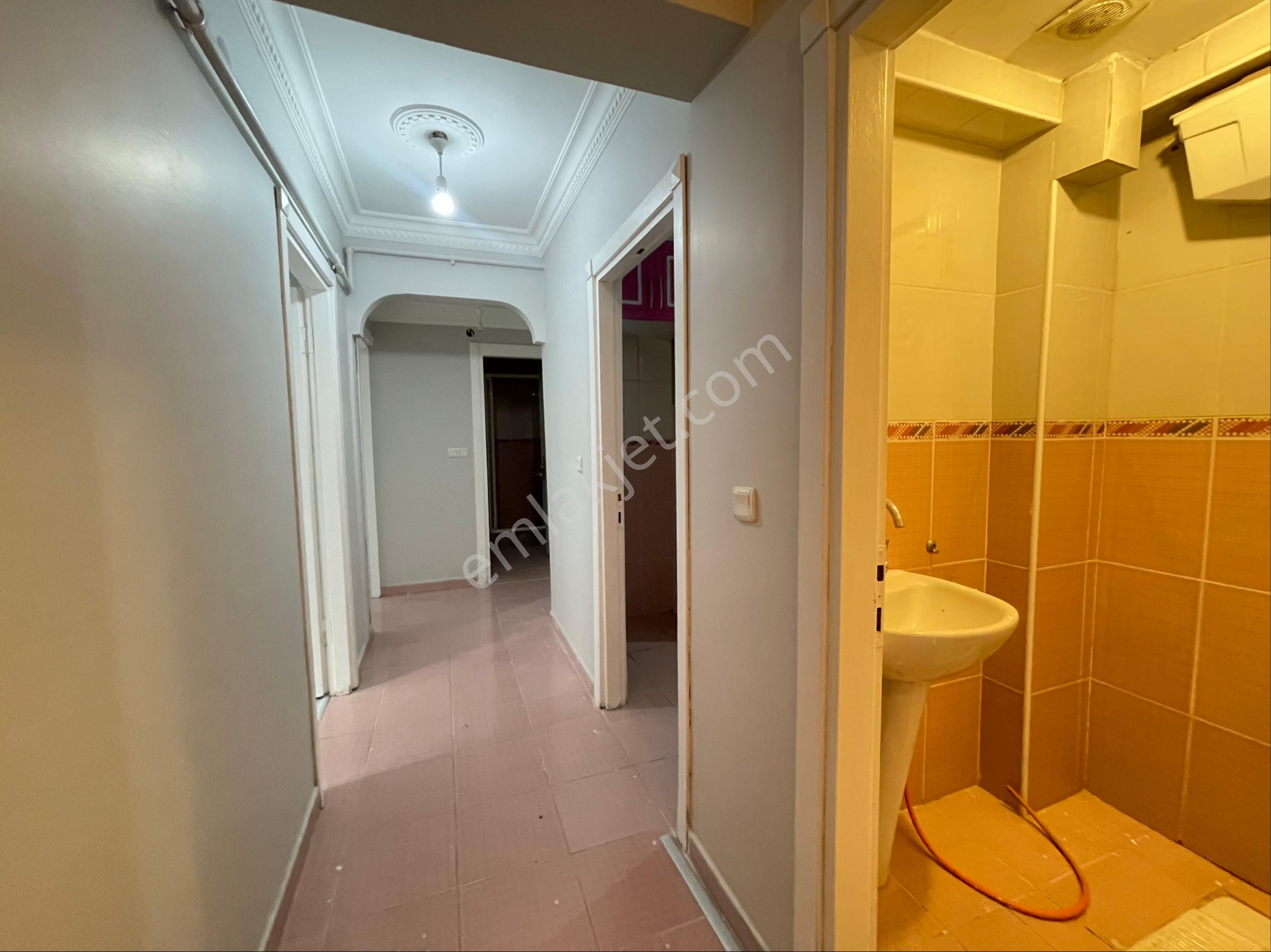 Fatih Fevzipaşa Cad. Yakın 2010 Yapımı 2+1 - Görsel 11