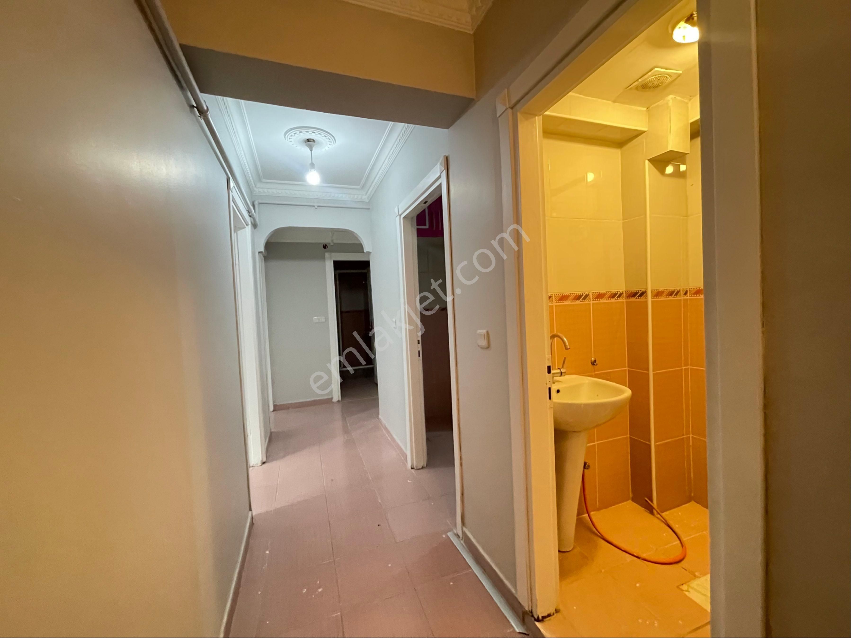 Fatih Fevzipaşa Cad. Yakın 2010 Yapımı 2+1 - Görsel 13