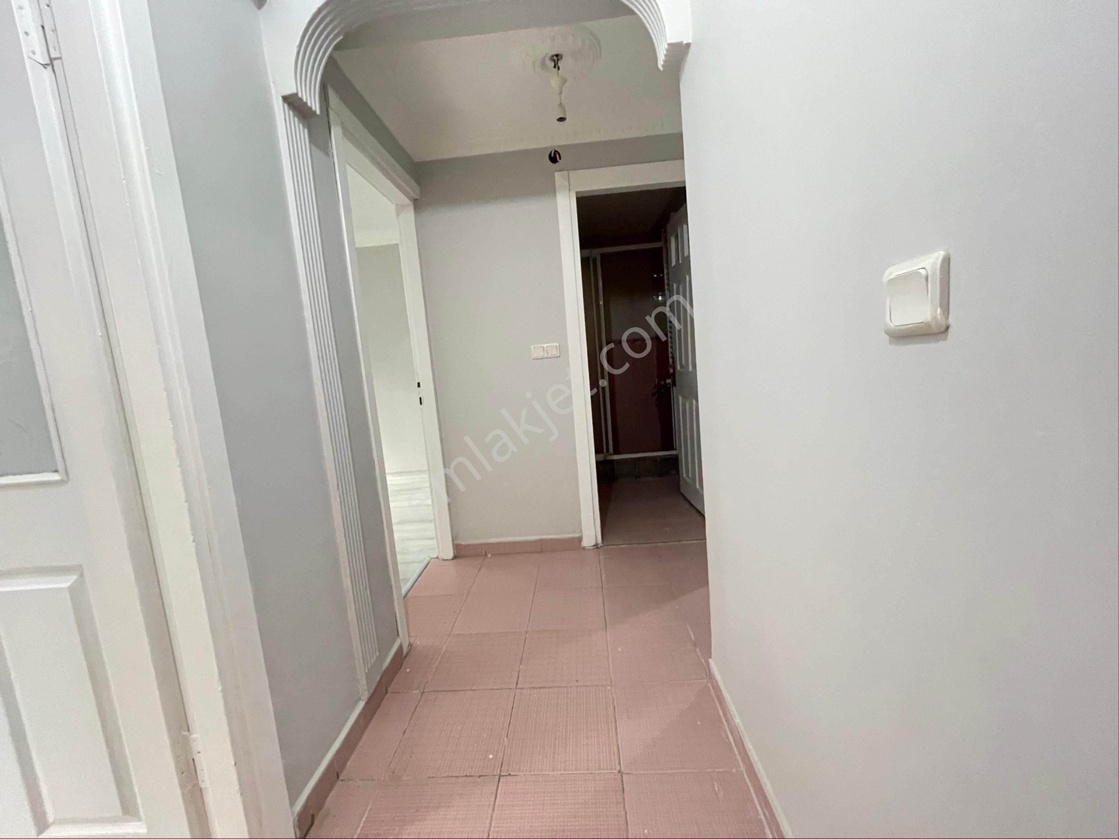 Fatih Fevzipaşa Cad. Yakın 2010 Yapımı 2+1 - Görsel 14