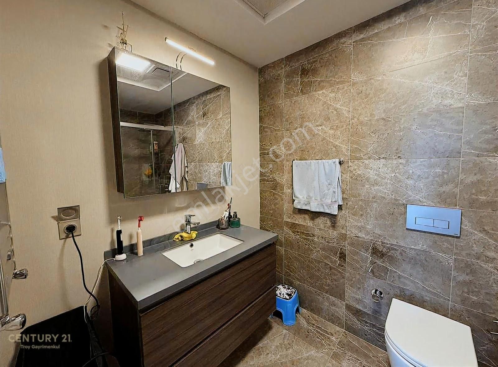 Başkent Emlak Konutları En İyi Cephe Yüksek Kat 3,5+1 Kiralık - Görsel 15