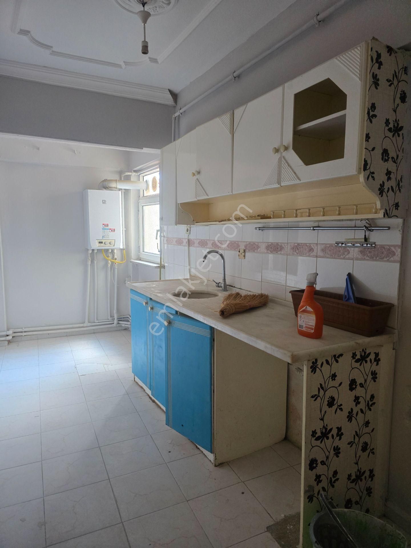 Demircioğlu Caddesinde Kiralık 2+1 Daire Han Emlak'tan - Görsel 13