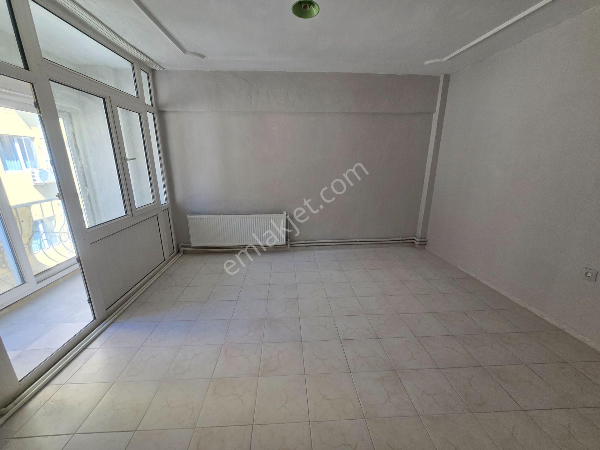 Demircioğlu Caddesinde Kiralık 2+1 Daire Han Emlak'tan - Görsel 3