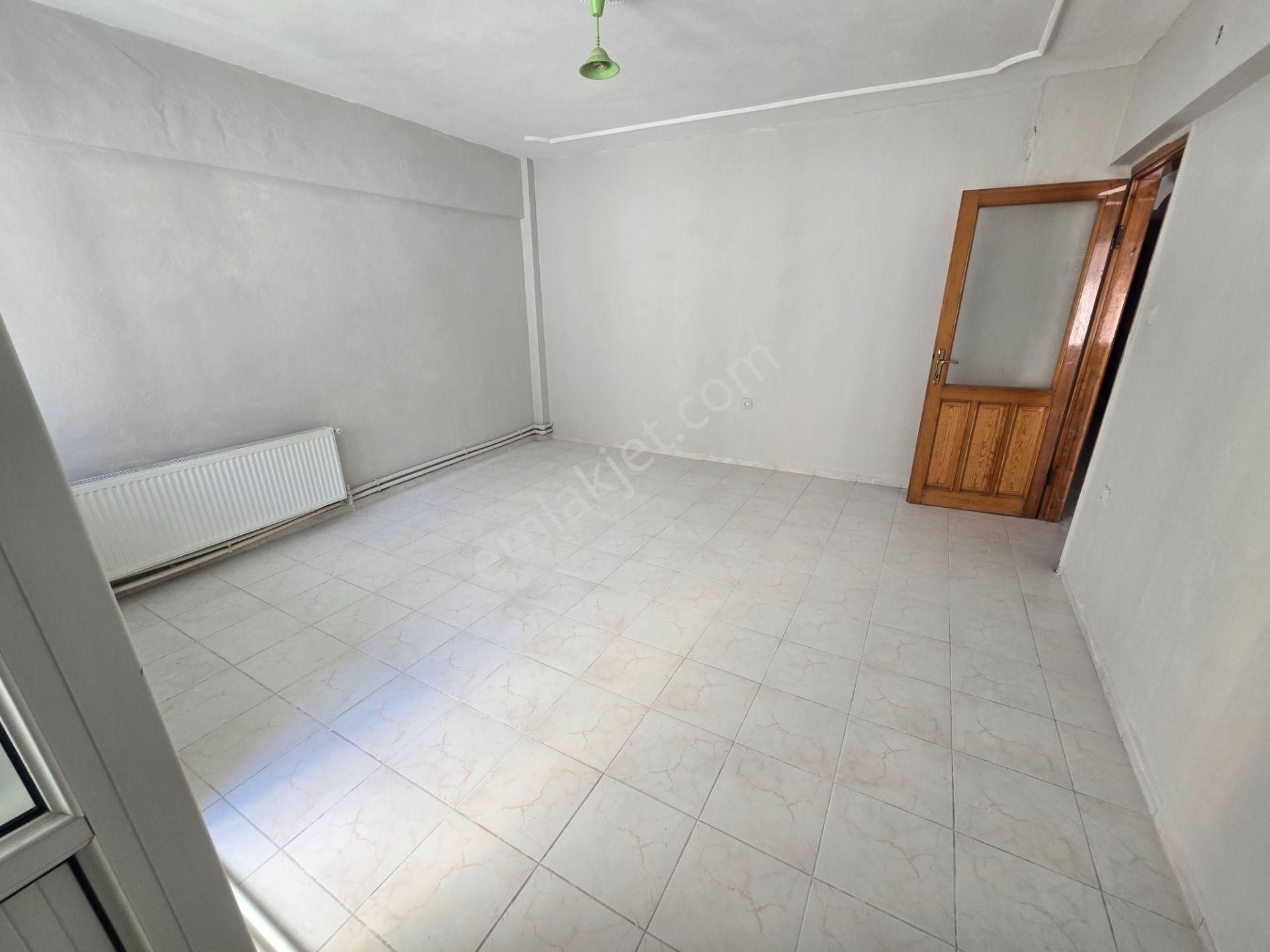 Demircioğlu Caddesinde Kiralık 2+1 Daire Han Emlak'tan - Görsel 4