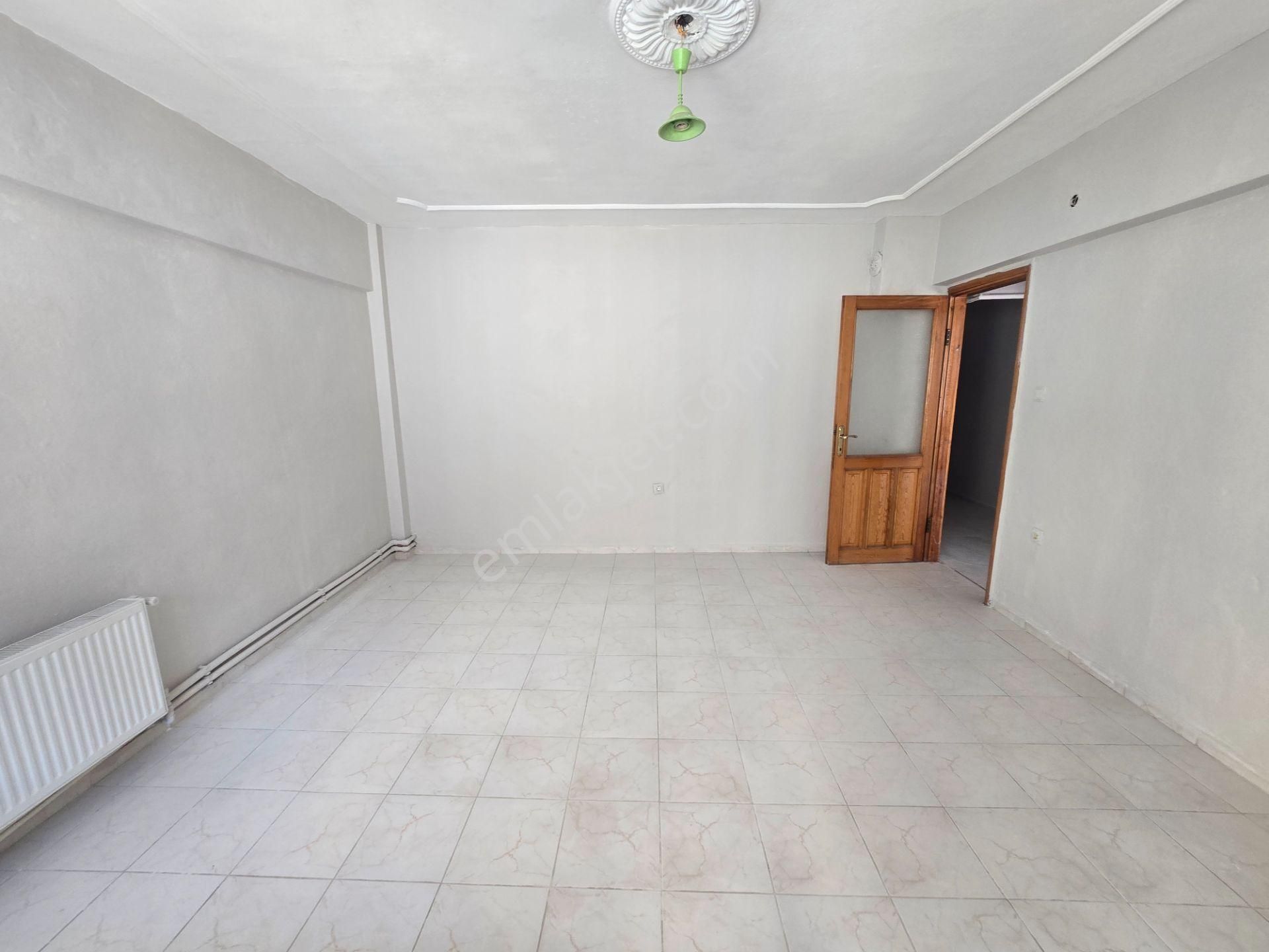 Demircioğlu Caddesinde Kiralık 2+1 Daire Han Emlak'tan - Görsel 21