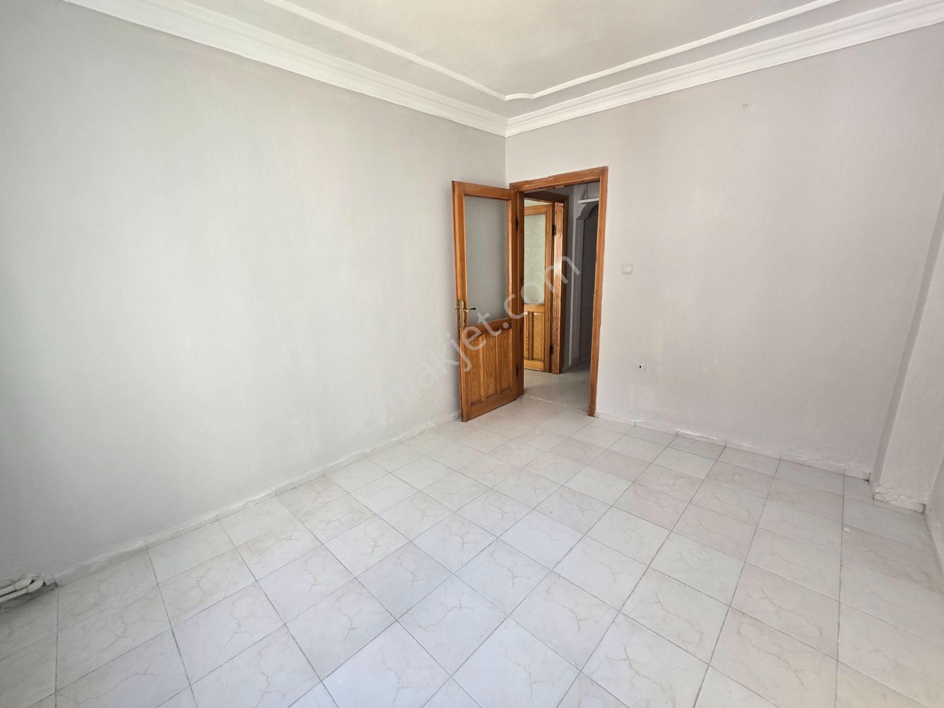 Demircioğlu Caddesinde Kiralık 2+1 Daire Han Emlak'tan - Görsel 8