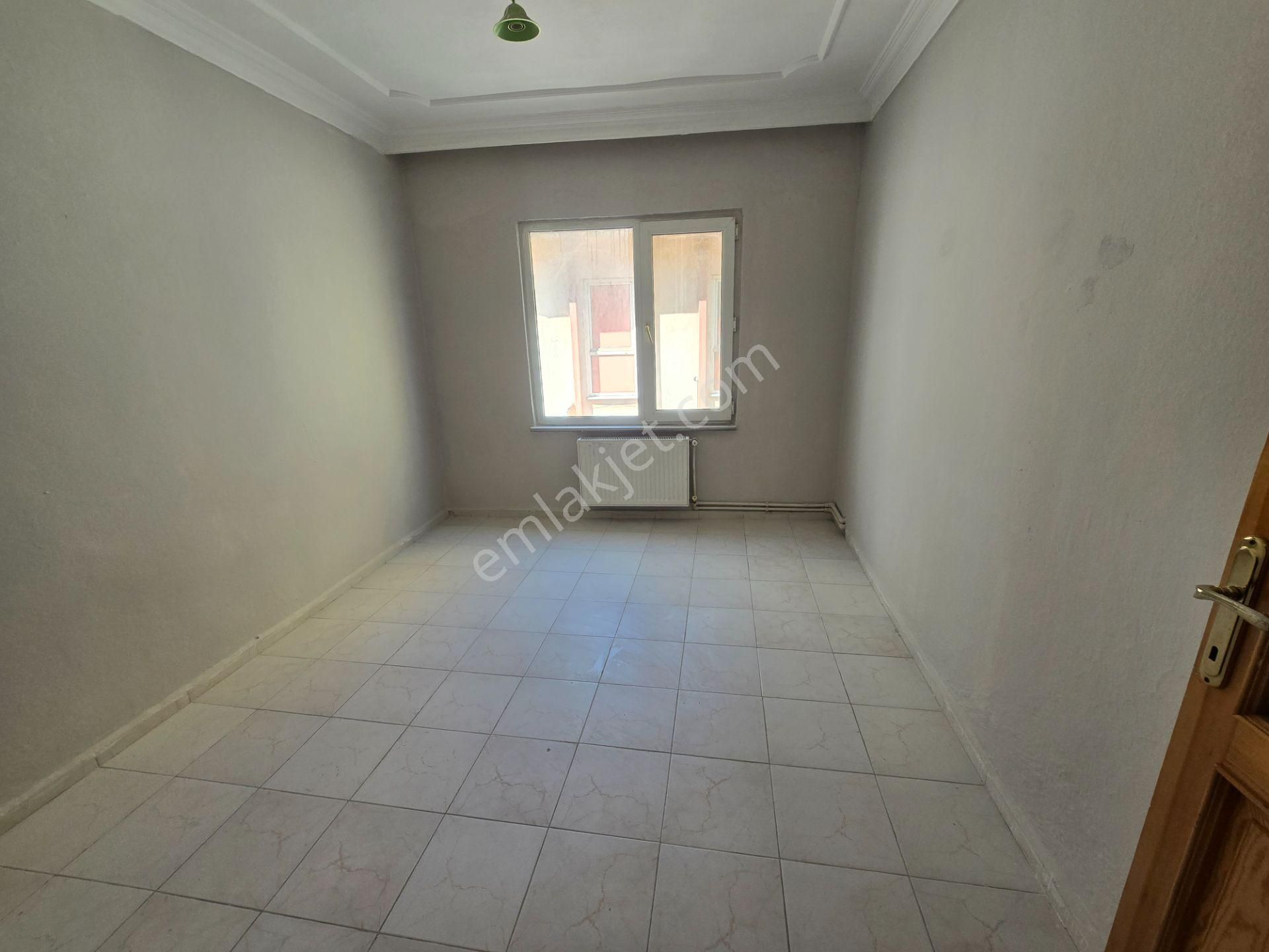 Demircioğlu Caddesinde Kiralık 2+1 Daire Han Emlak'tan - Görsel 6