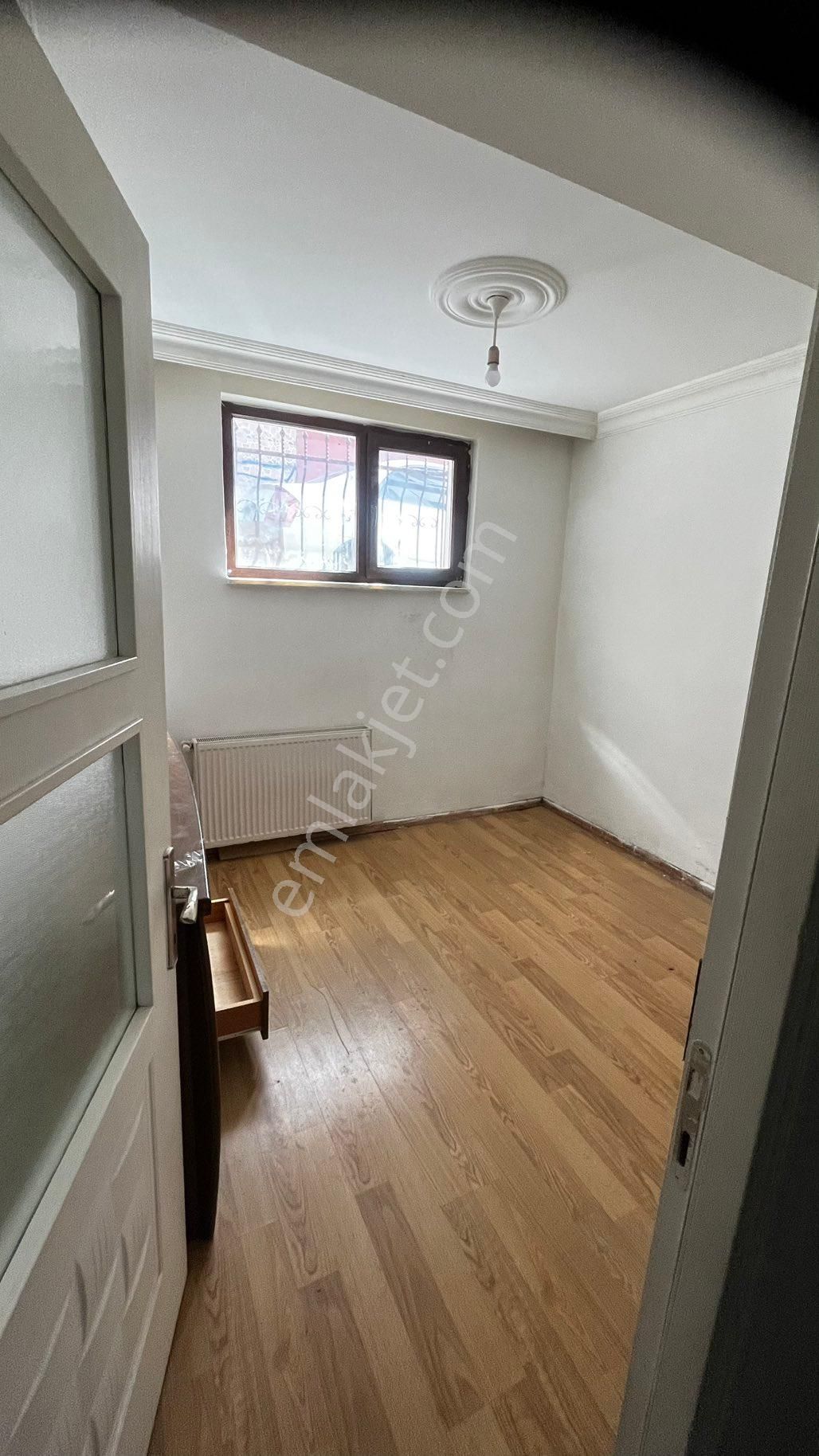 Serdar Emlak Tan Kiralık 2+1 B Katı Bahcesi Var Kombili Petekli