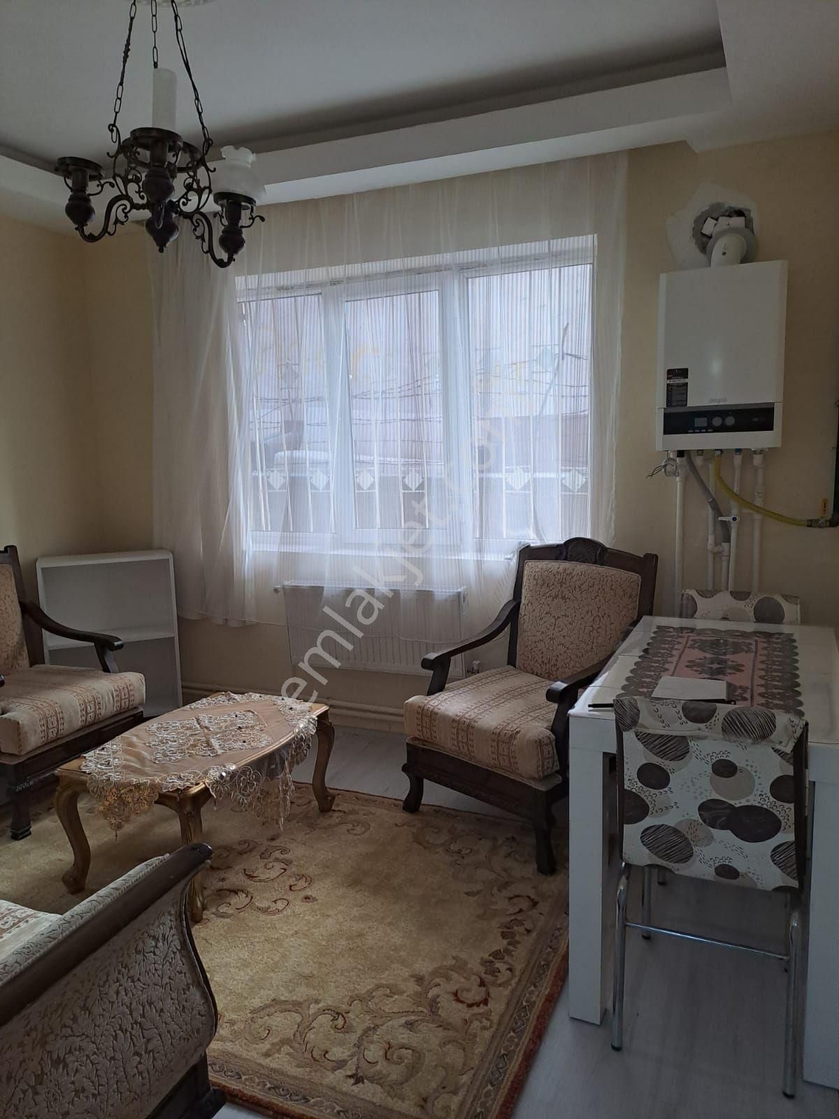 Karşıyakada Full Yapılı Eşyalı 2+1 Kiralık Daire