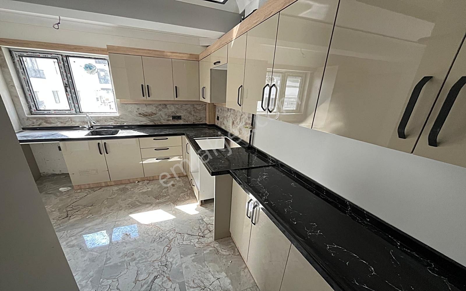 Yenikent Emlak'tan Kat Konumunda 3+1+depolu Satılık Lüx Daire - Görsel 12