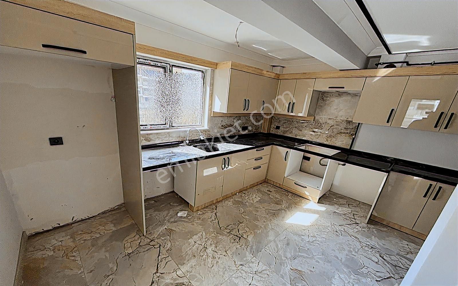 Yenikent Emlak'tan Kat Konumunda 3+1+depolu Satılık Lüx Daire