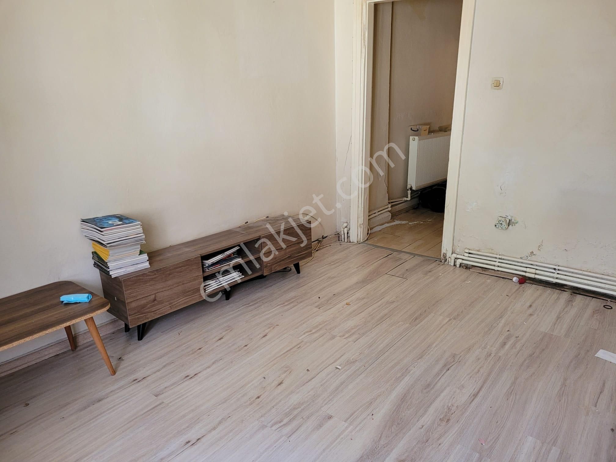 Burç Emlaktan, Gazi Refik Sokakta, 2+1, Kombili, 60 M2, Müstakil Bahçeli, Kısmi Eşyalı - Görsel 5