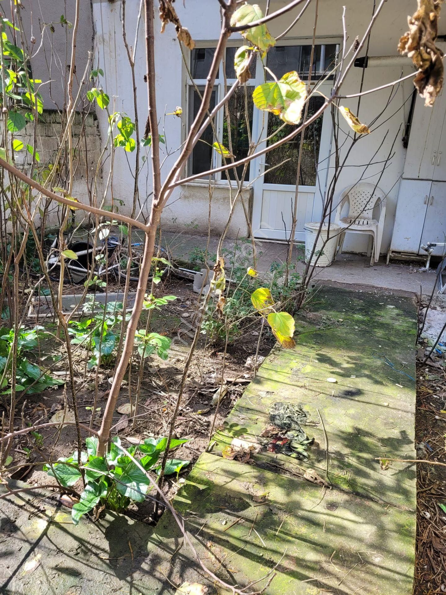 Burç Emlaktan, Gazi Refik Sokakta, 2+1, Kombili, 60 M2, Müstakil Bahçeli, Kısmi Eşyalı - Görsel 2