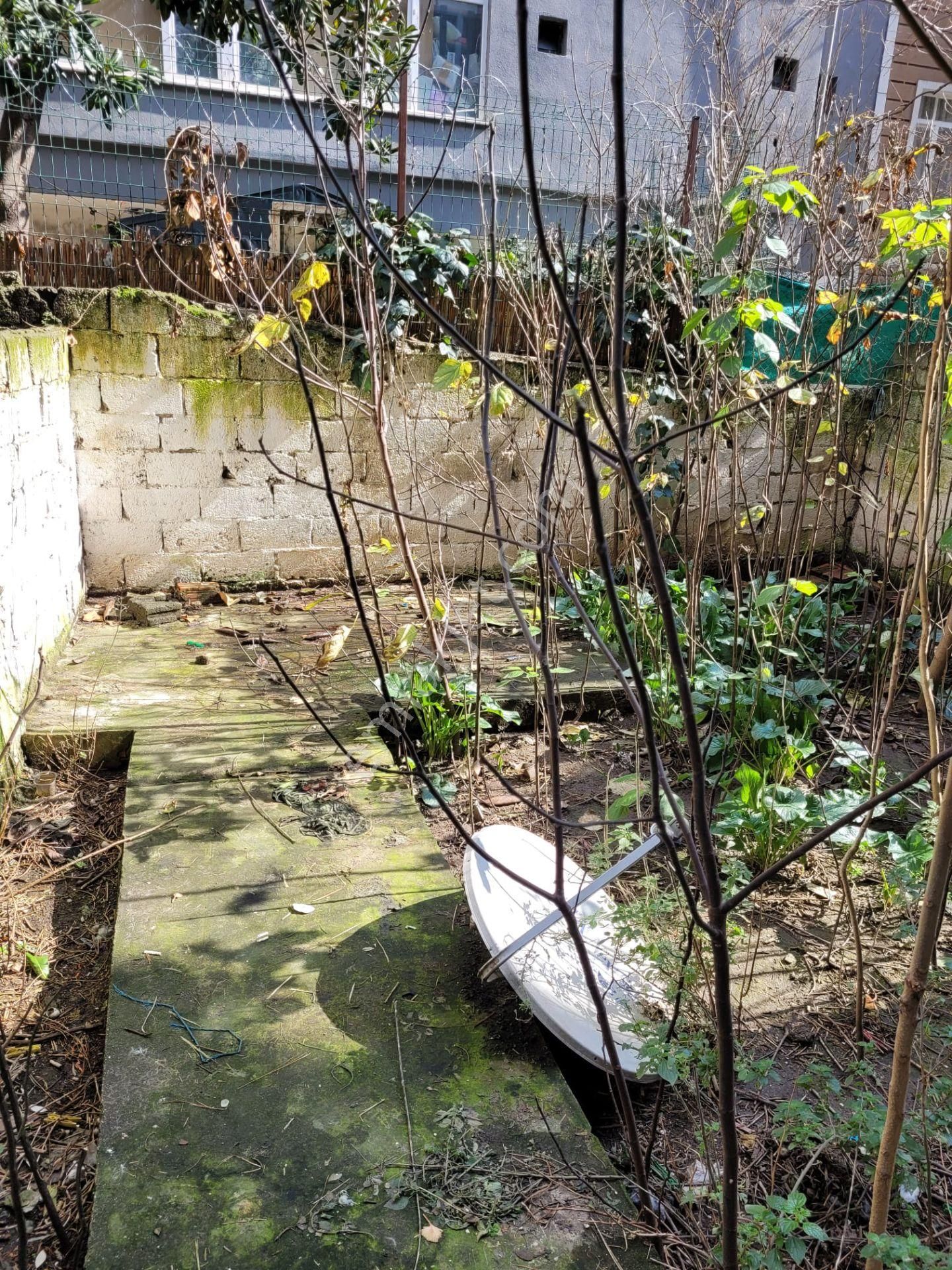 Burç Emlaktan, Gazi Refik Sokakta, 2+1, Kombili, 60 M2, Müstakil Bahçeli, Kısmi Eşyalı - Görsel 3