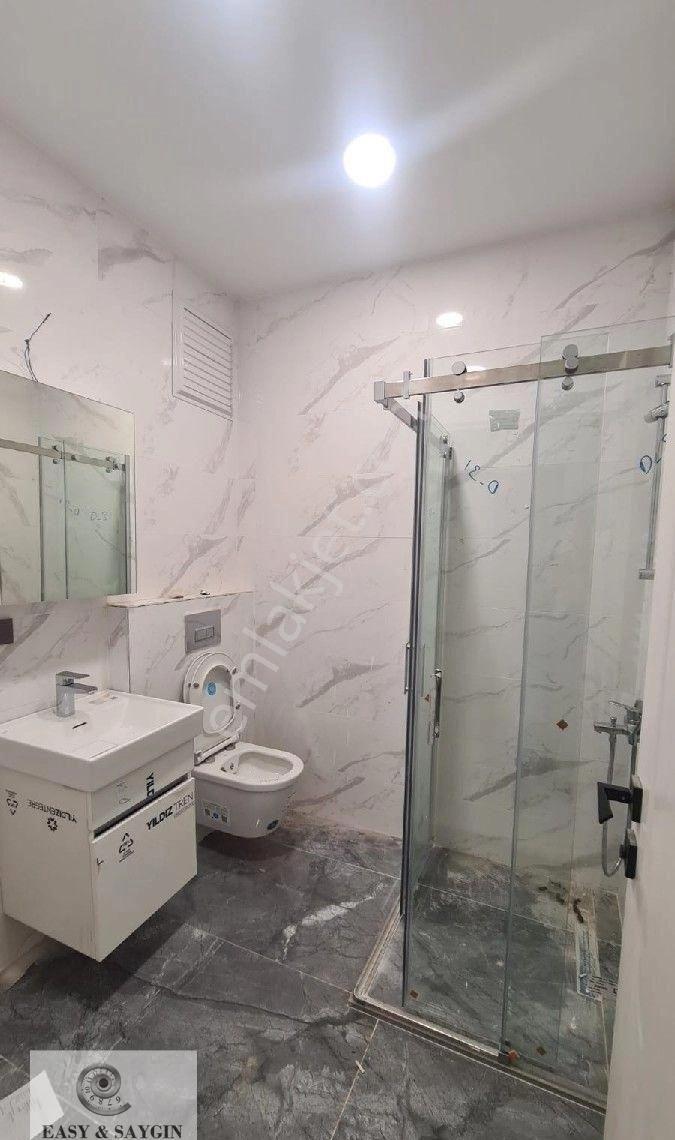 Dikilitas Ana Cadde Üzerinde Sıfır Binada Kapali Otoparklı Sehir Manzarali 2+1 Dairemiz