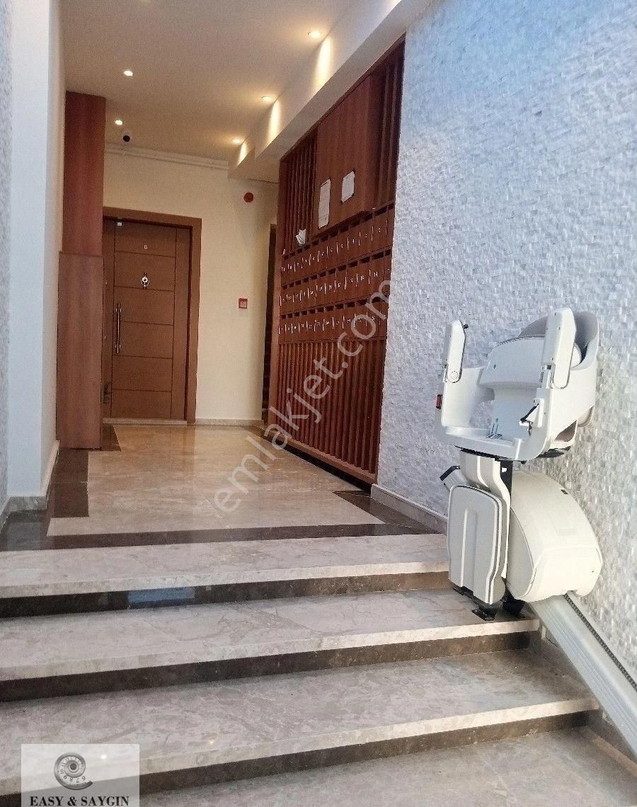 Dikilitas Ana Cadde Üzerinde Sıfır Binada Kapali Otoparklı Sehir Manzarali 2+1 Dairemiz - Görsel 4