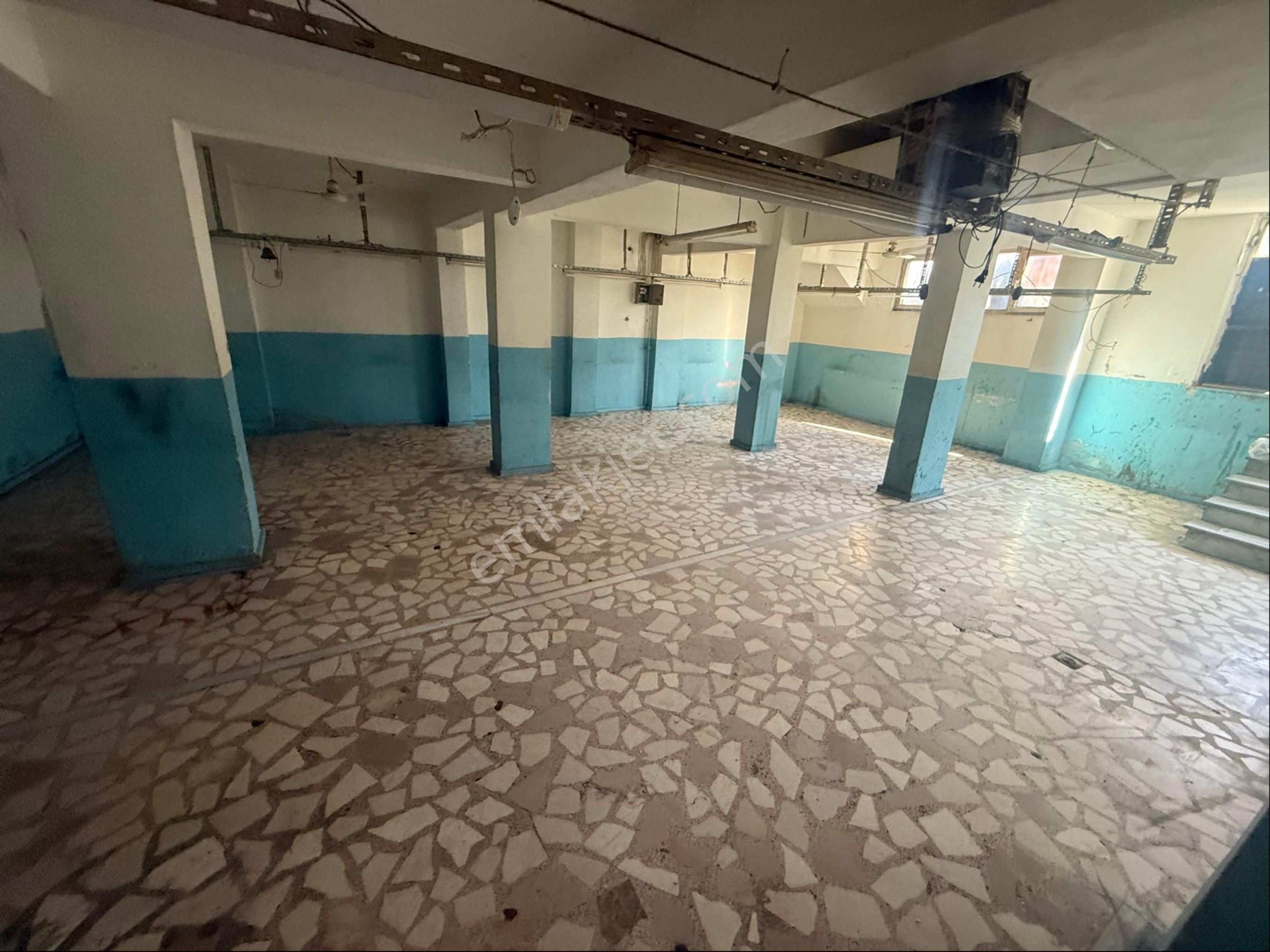 İsmetpaşa Mah Tramvaya 1 Dk 85 M2 Yarı Bodrum Kiralık İşyeri Tekstile Depoya Uygun - Görsel 3