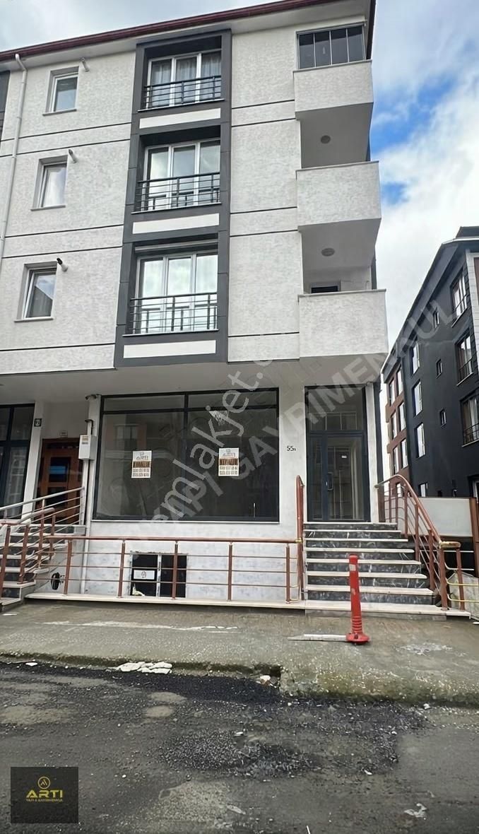 Beylikdüzü Yakupluda 350m2 İskanlı Kiralık Dükkan