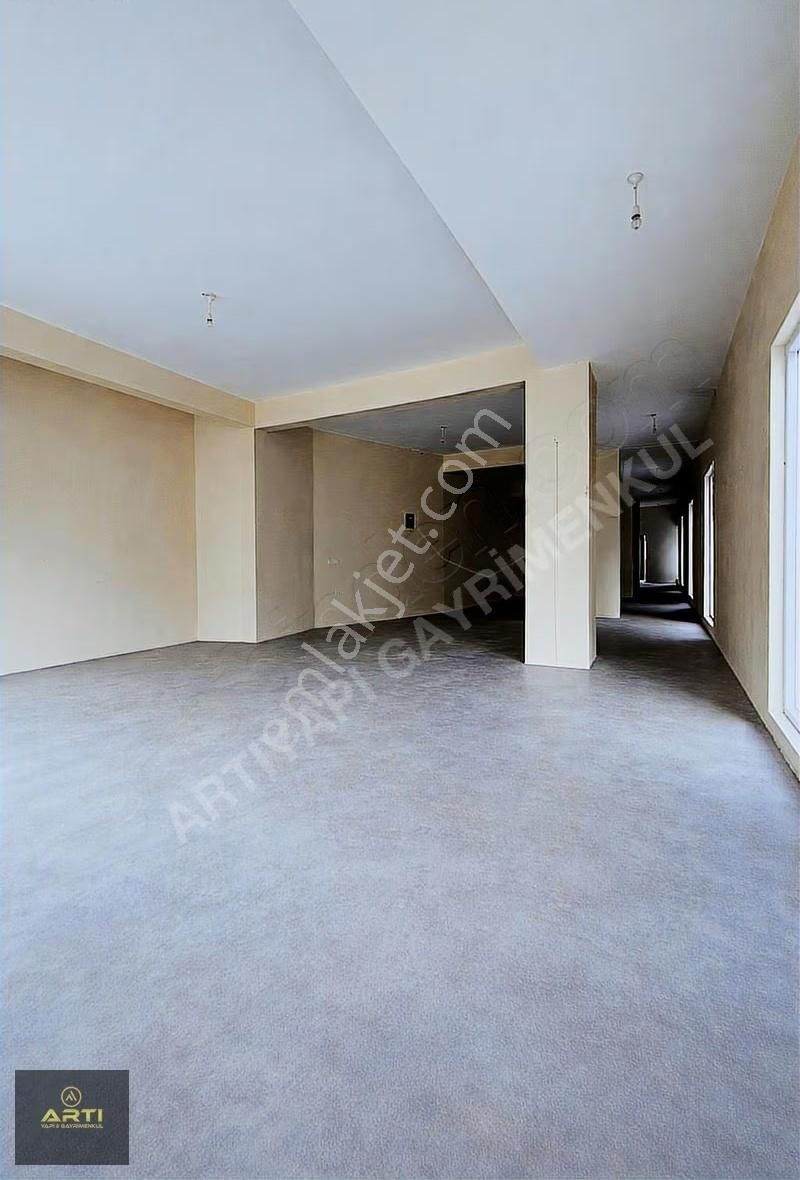 Beylikdüzü Yakupluda 350m2 İskanlı Kiralık Dükkan - Görsel 2