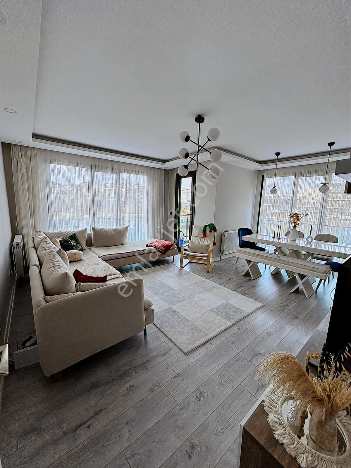 Beylikdüzü, Özerler Marina Yaşam Konaklarında 2+1,vadi Manzaralı