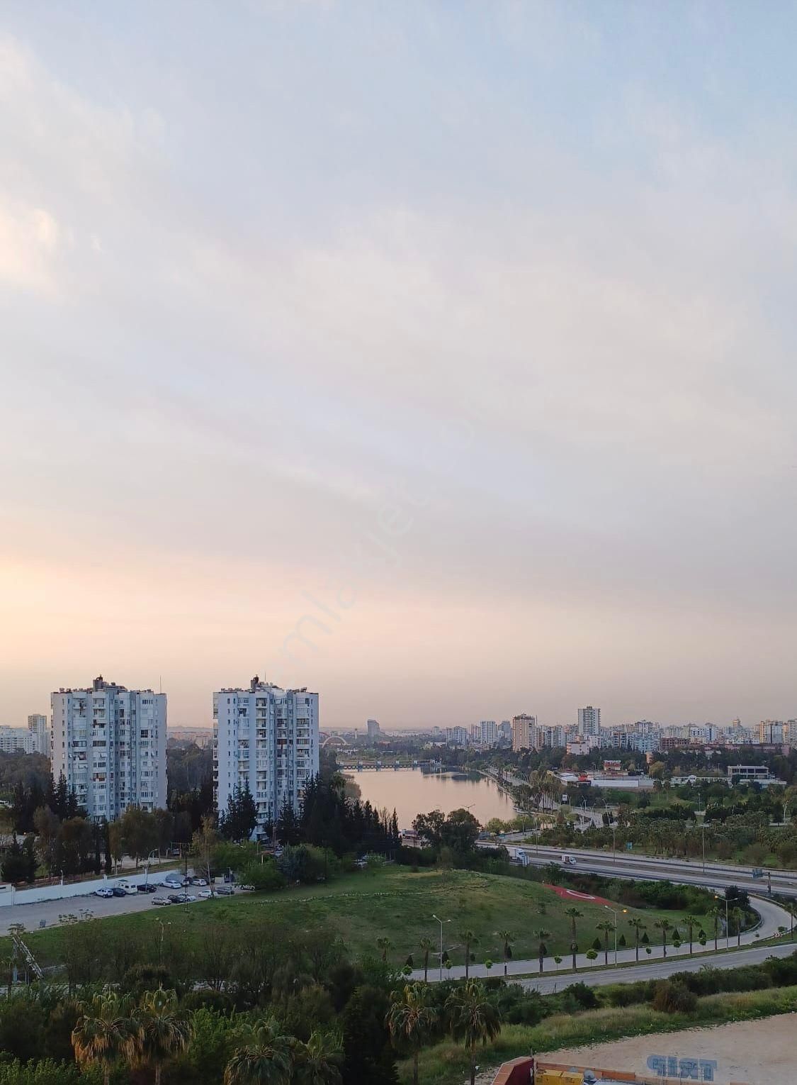 3+1beyazevler Göl Manzaralı Geniş Ferrah Masrafsız 10-9katı İskanlı 170m2 Kat Mülkiyetli Hasarsız