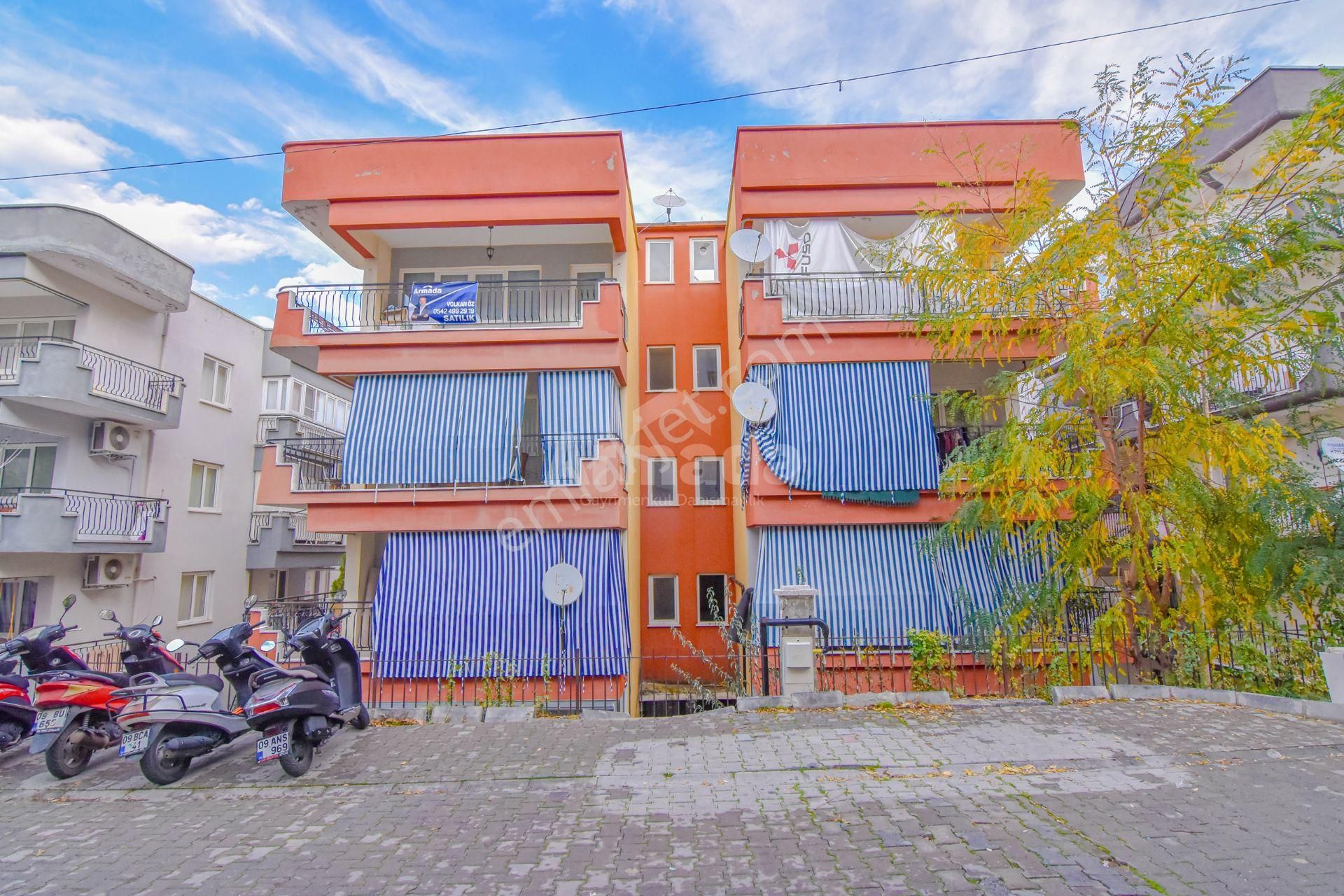 Kuşadası İkiçeşmelik Mahallesi'nde Manzaralı Fırsat 2+1 Daire